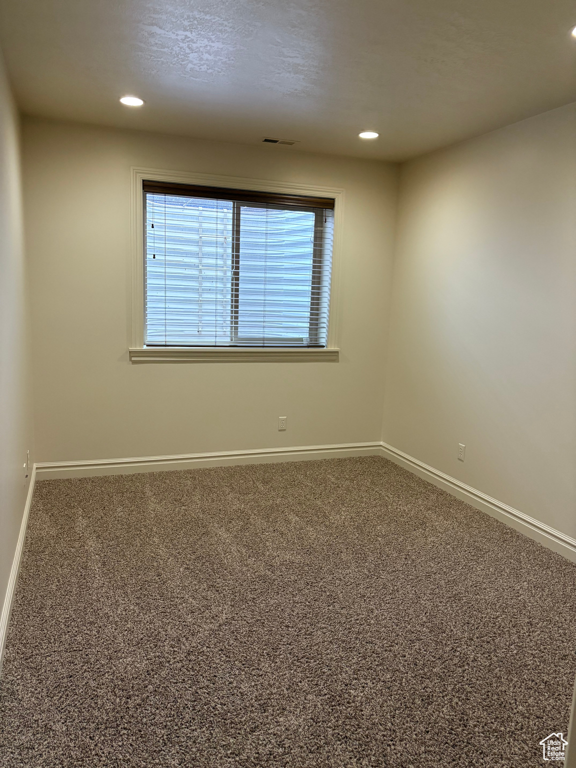 Empty room featuring baseboards, carpet flooring, and recessed lighting