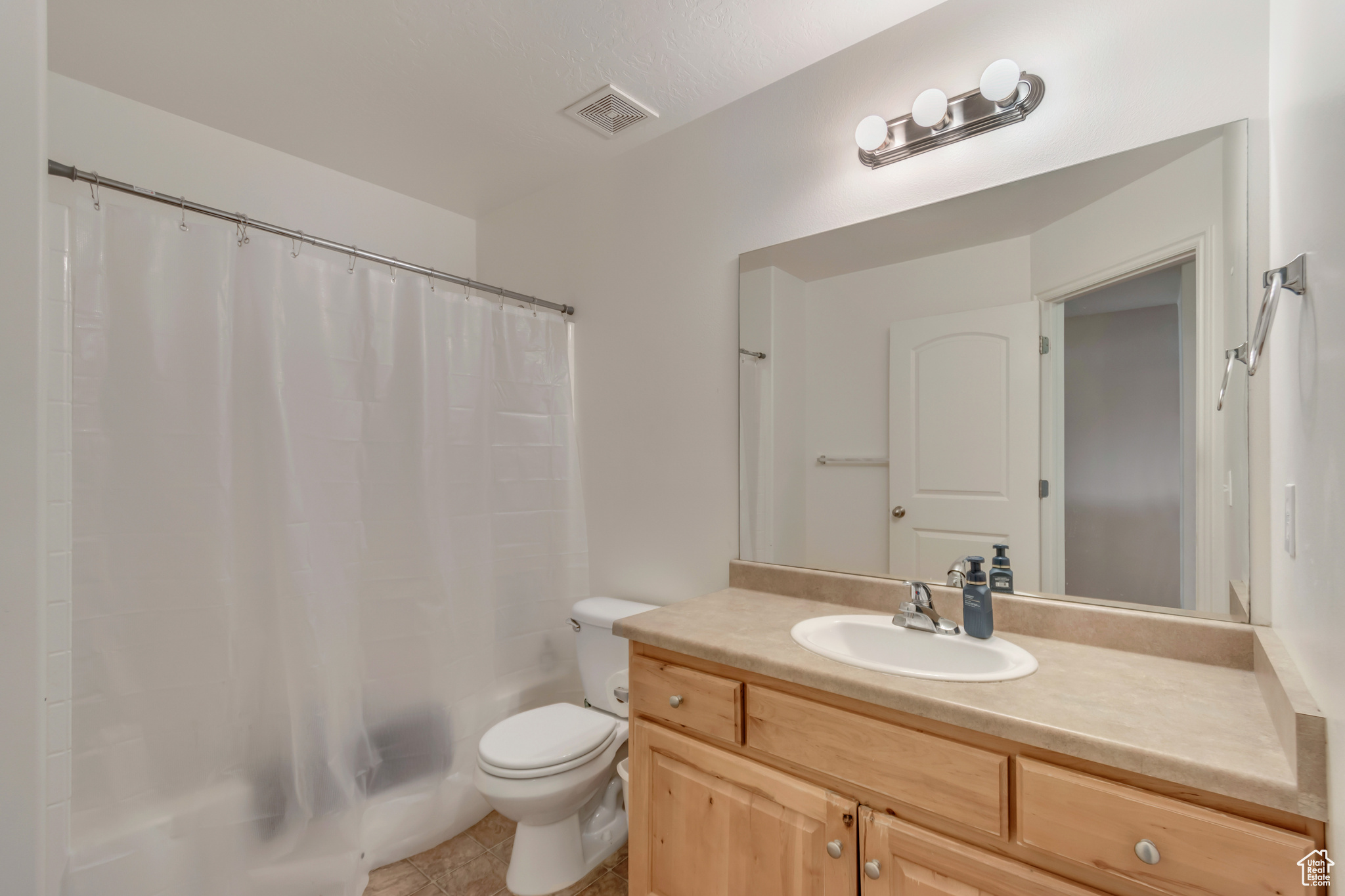 Ensuite full bathroom