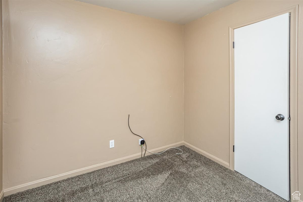 Unfurnished room with carpet floors and baseboards