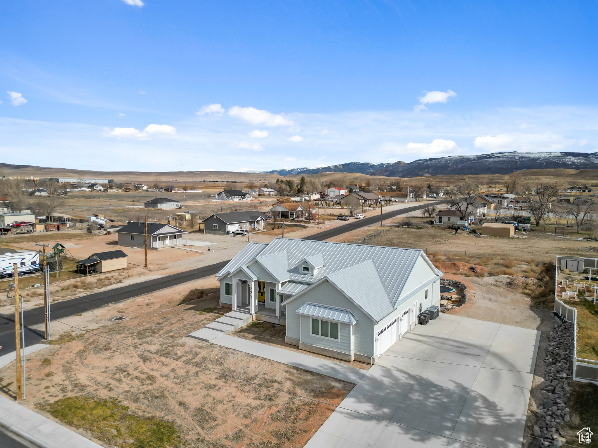 Drone / aerial view featuring a residential view and a mountain view