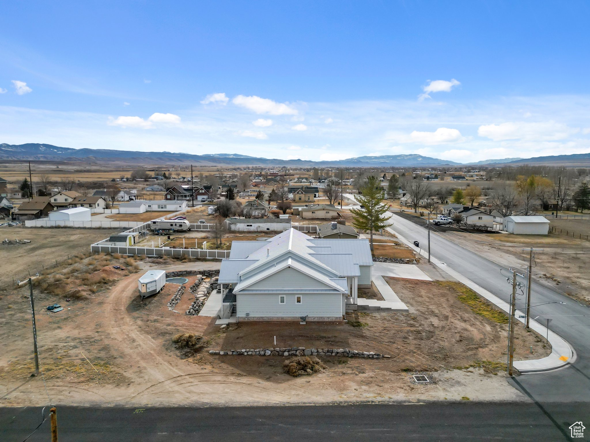 Aerial view featuring a residential view and a mountain view