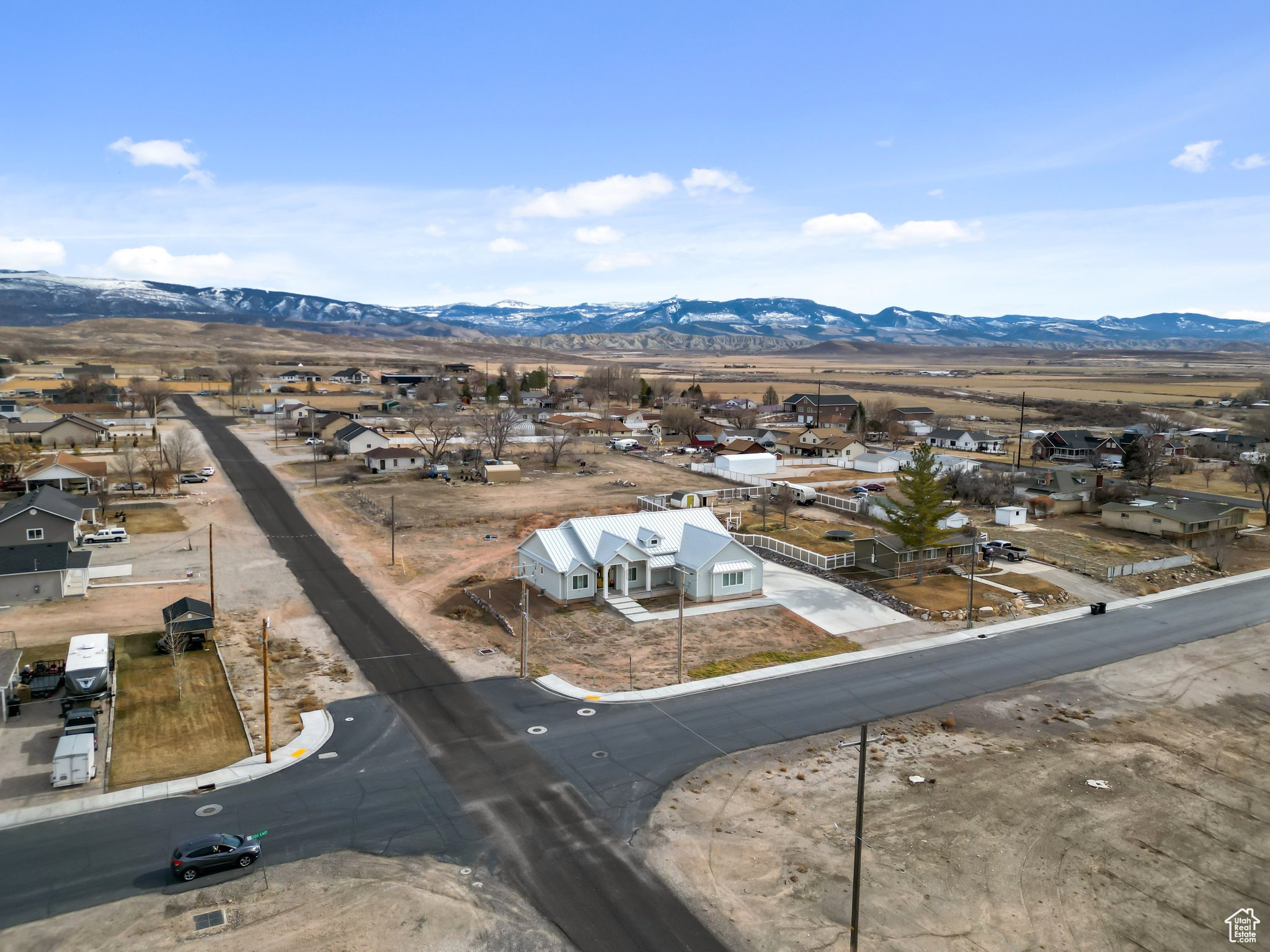 Drone / aerial view featuring a residential view and a mountain view