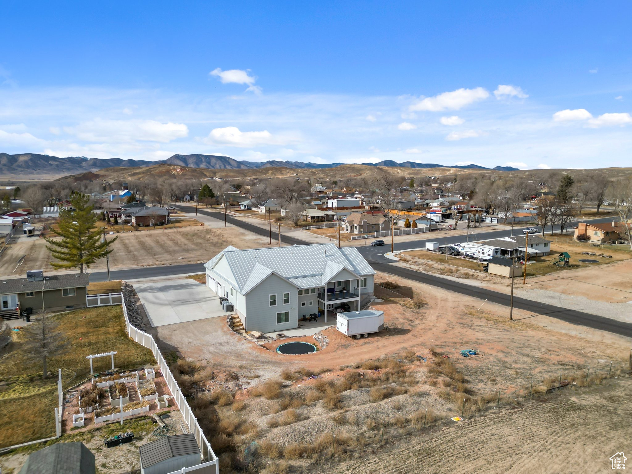 Bird's eye view featuring a mountain view