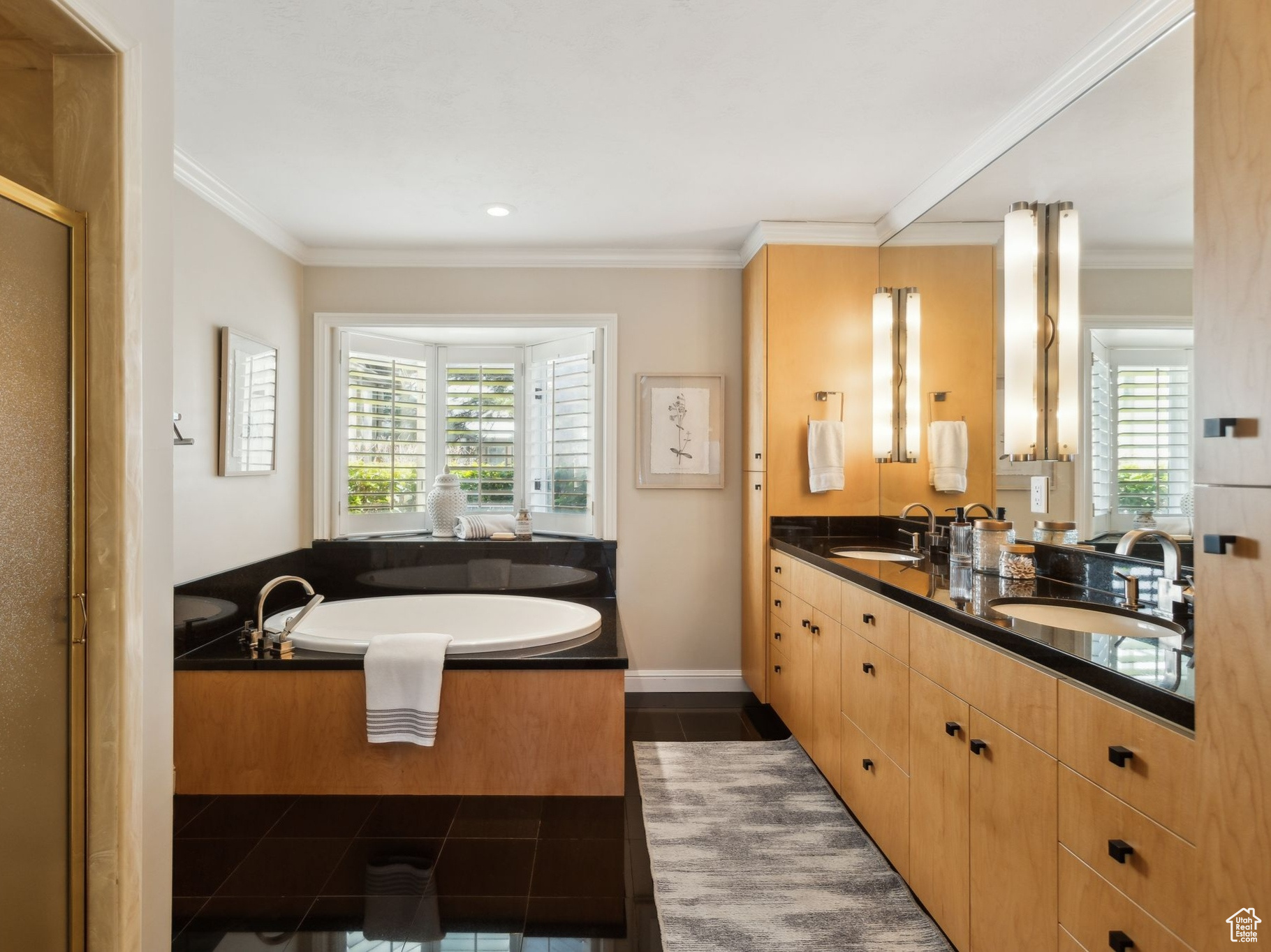 Soaking Tub & Separate Shower