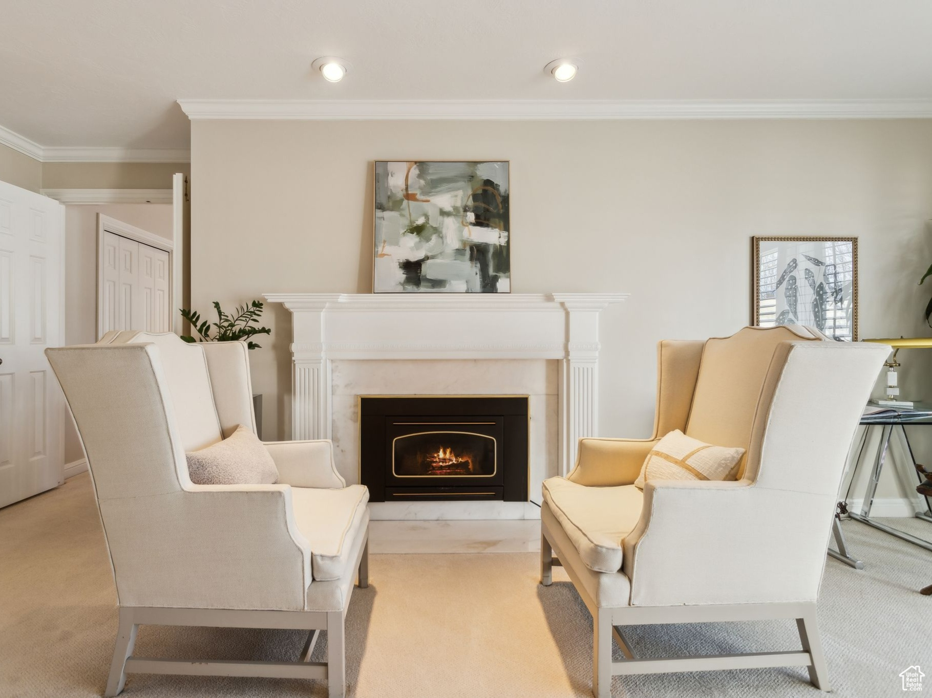 Sitting area with fireplace