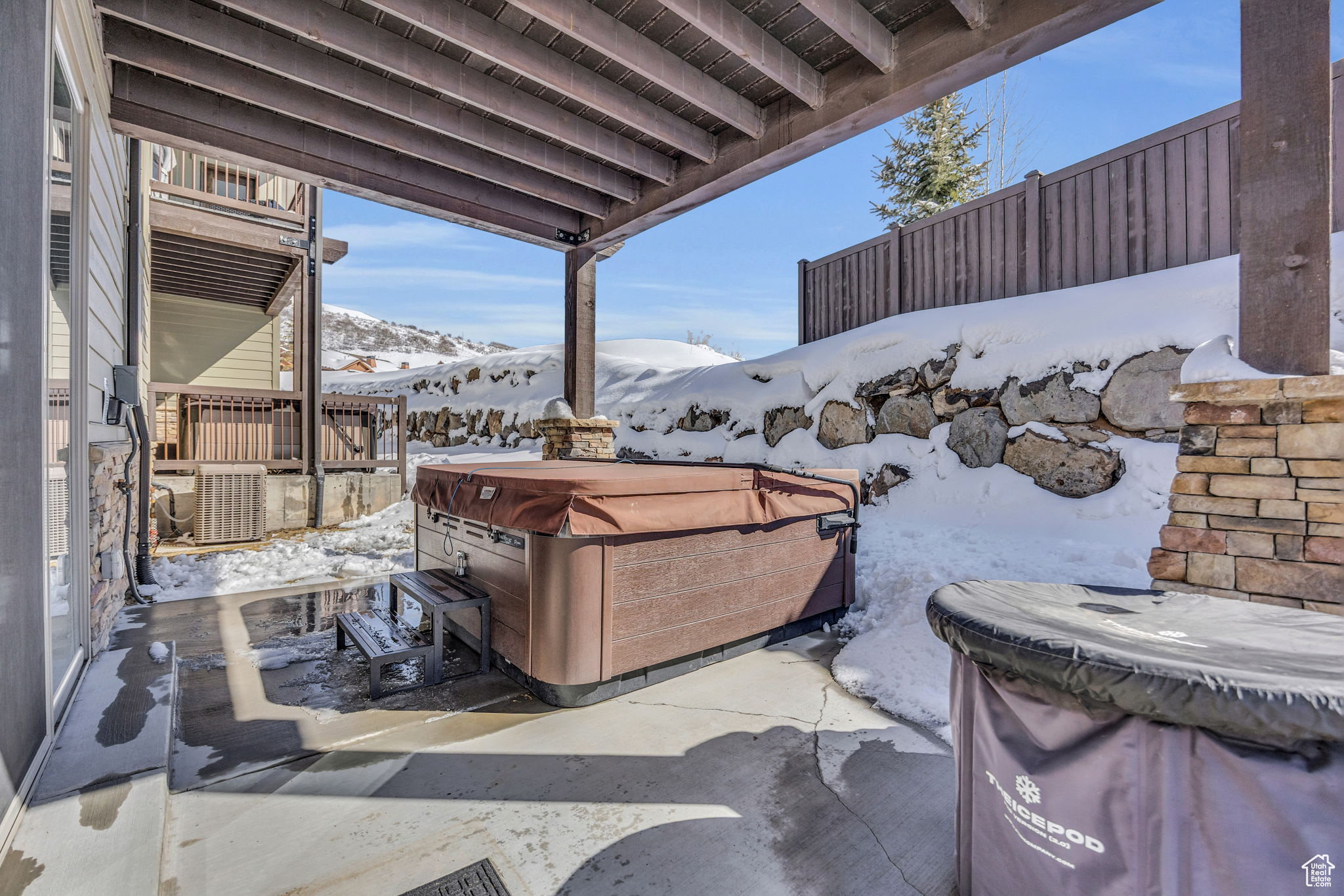 Patio with Hot tub