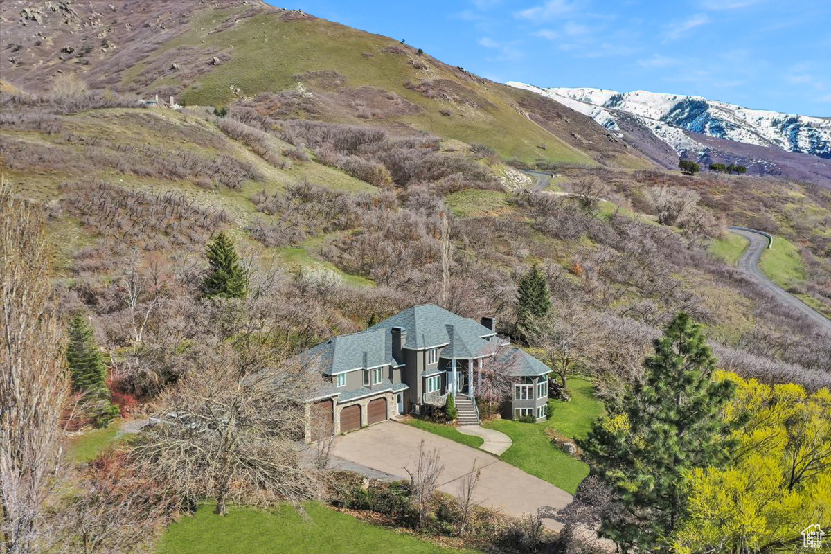 View of mountain feature