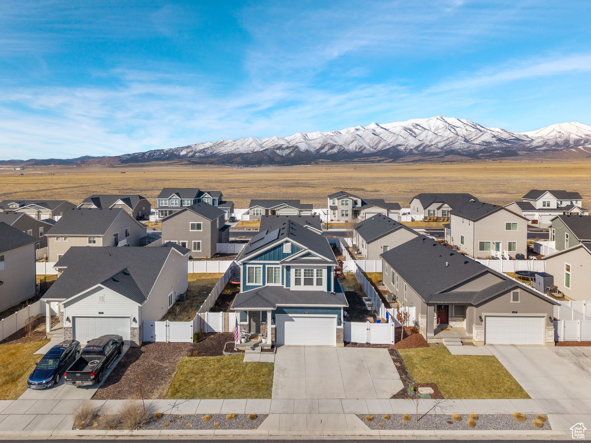 Aerial view featuring a mountain view and a residential view
