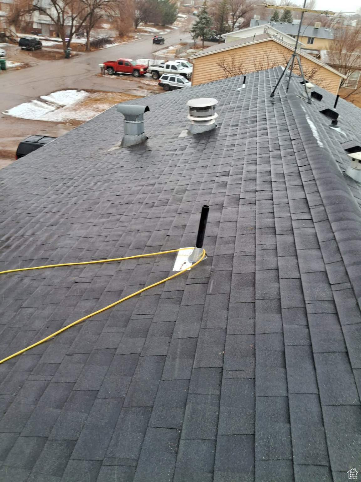 Details featuring a shingled roof