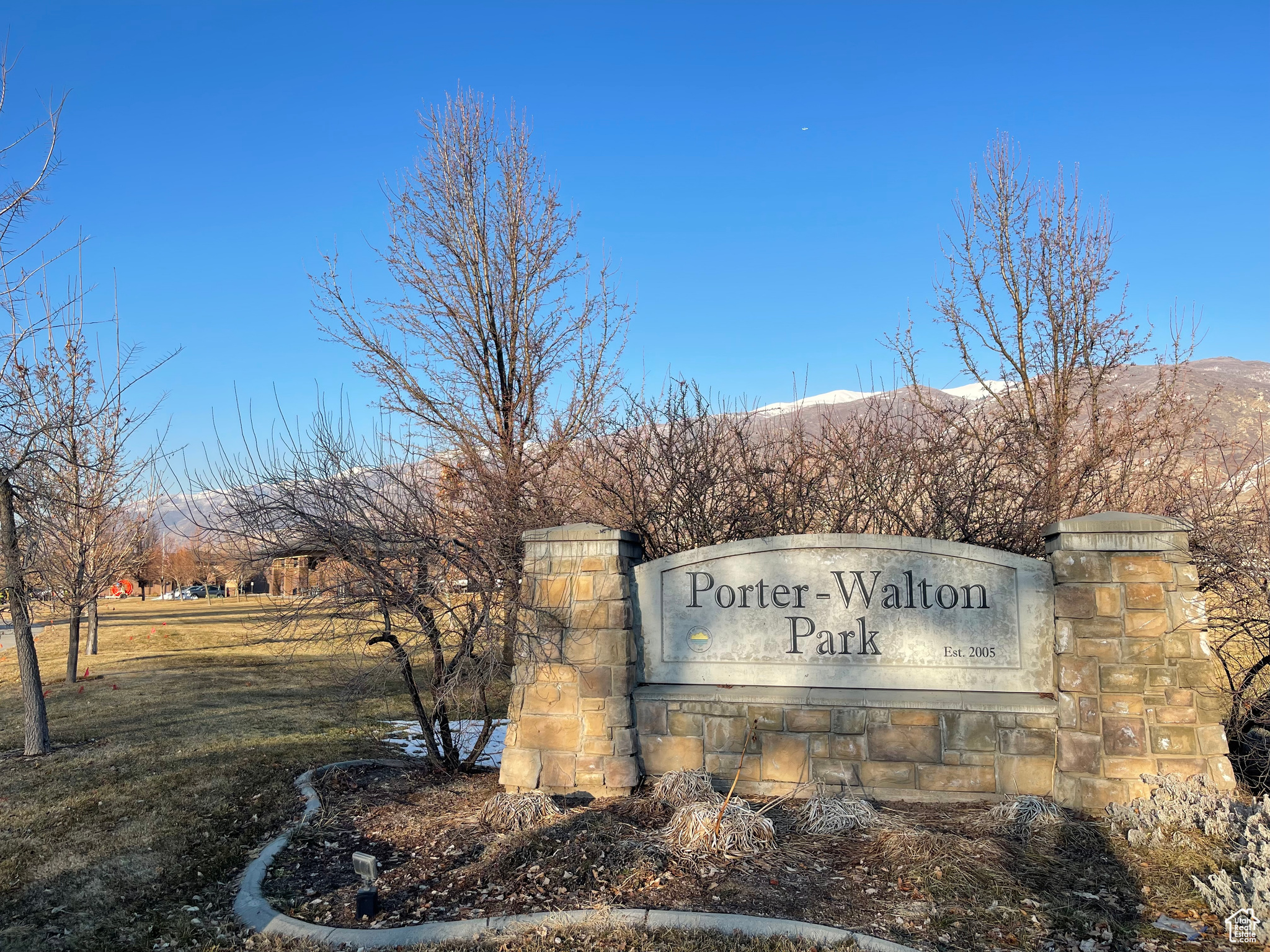 2 minutes to Porter-Walton Park