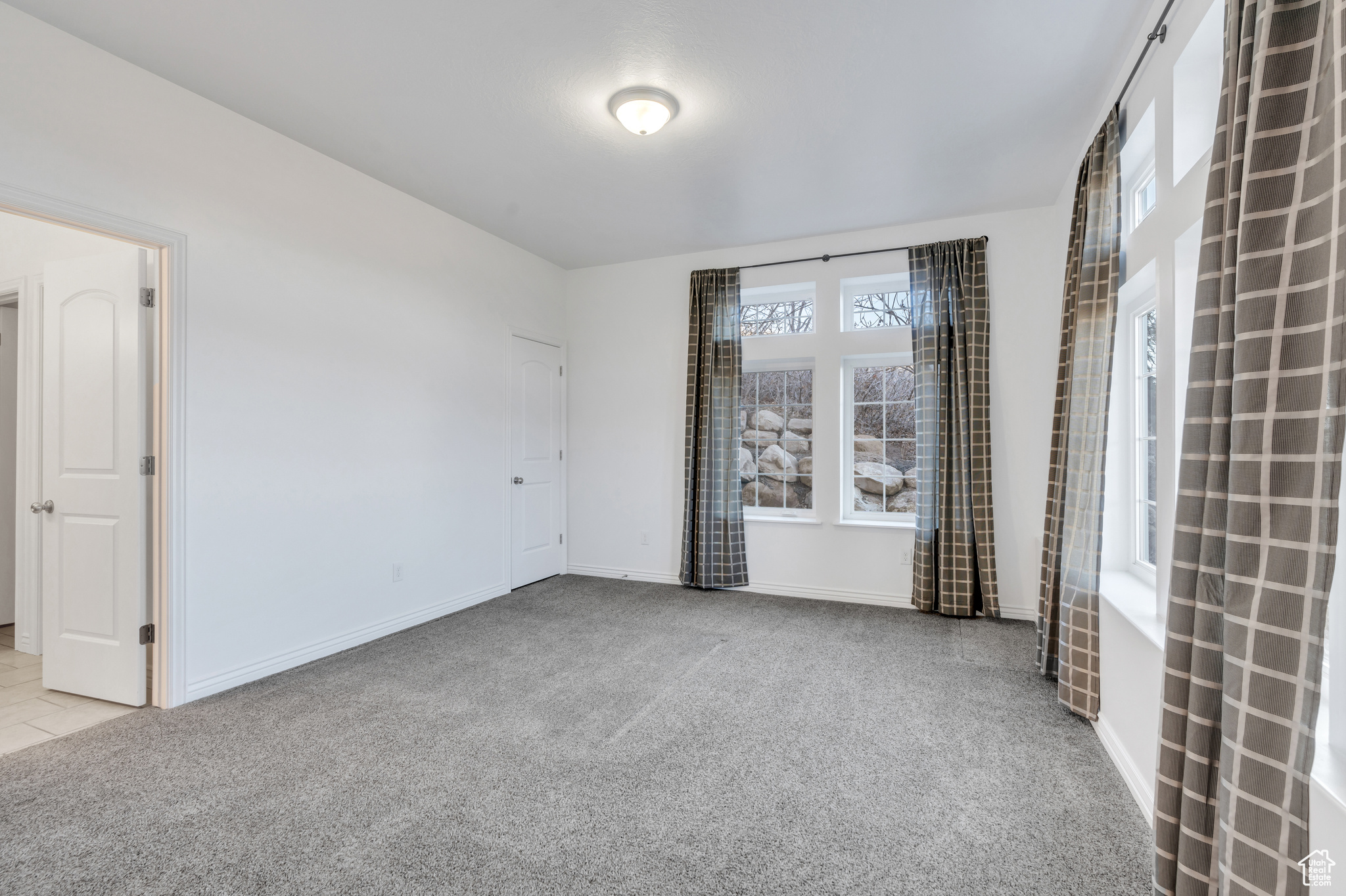 Unfurnished room with carpet flooring and baseboards