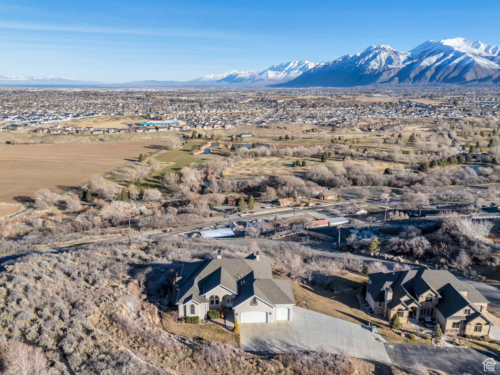 Bird's eye view with a mountain view