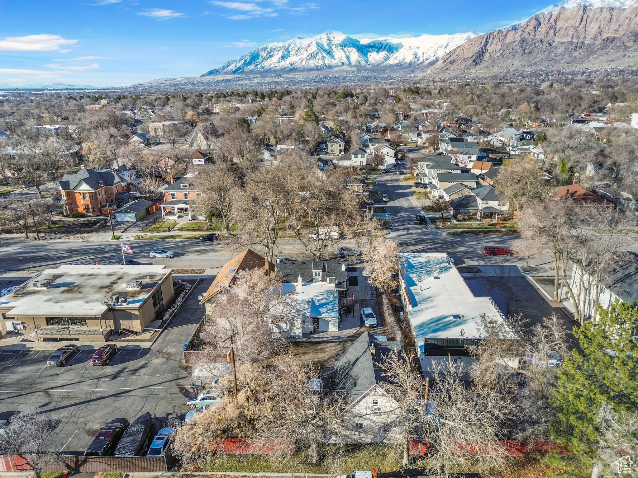 Aerial view with a residential view and a mountain view