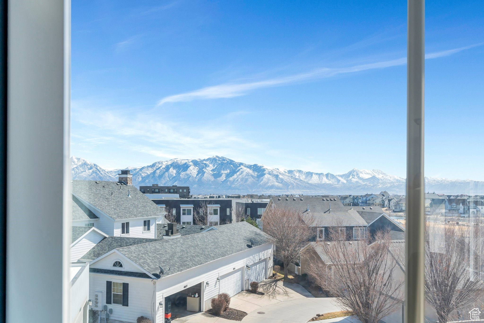 View of mountain feature featuring a residential view