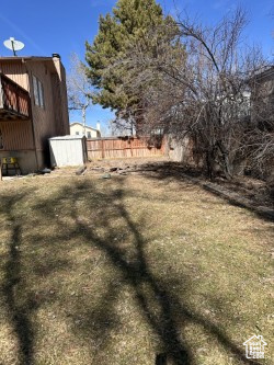 Large / Private, Fenced Sideyard