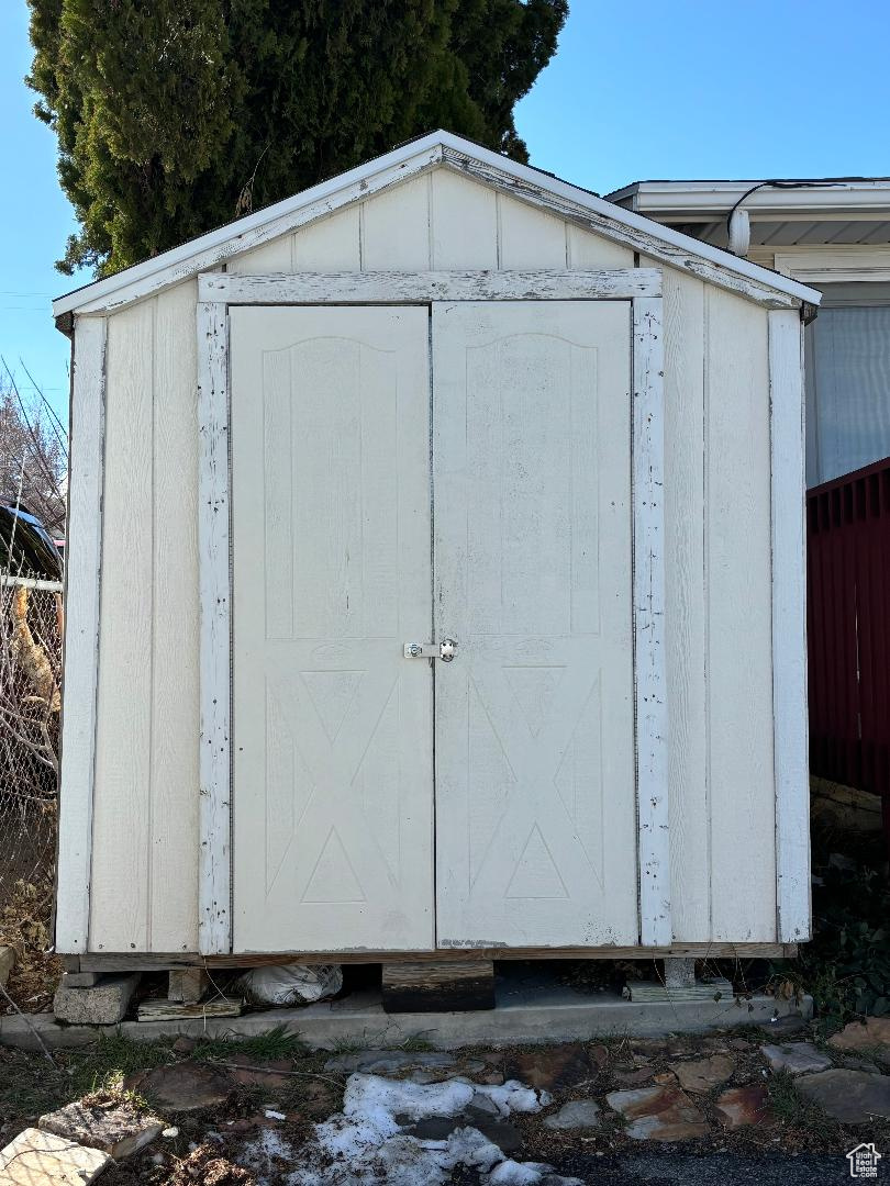 Shed has been used by the homeowner to store maintenance items!