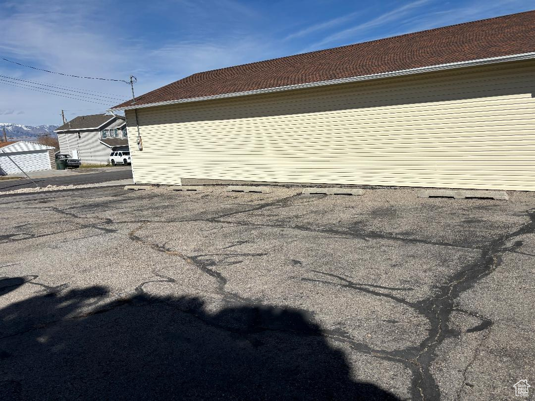 Parking area! The garage is not part of the property!