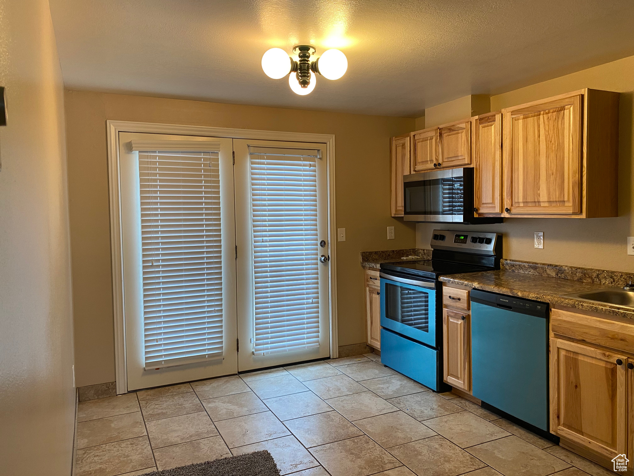 455 E Vine:Kitchen floor is tiled!
