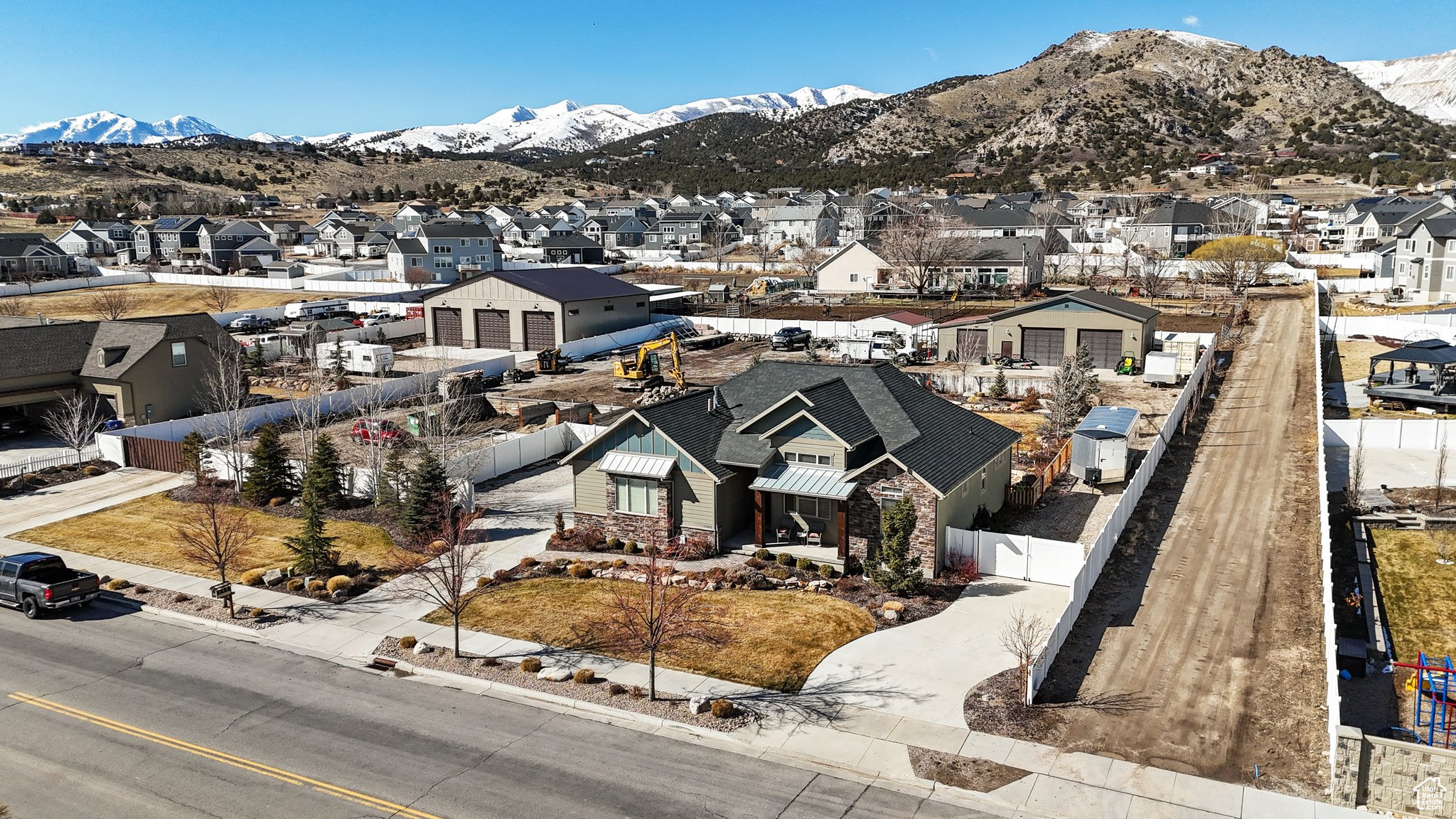 Birds eye view of property featuring a mountain view and a residential view