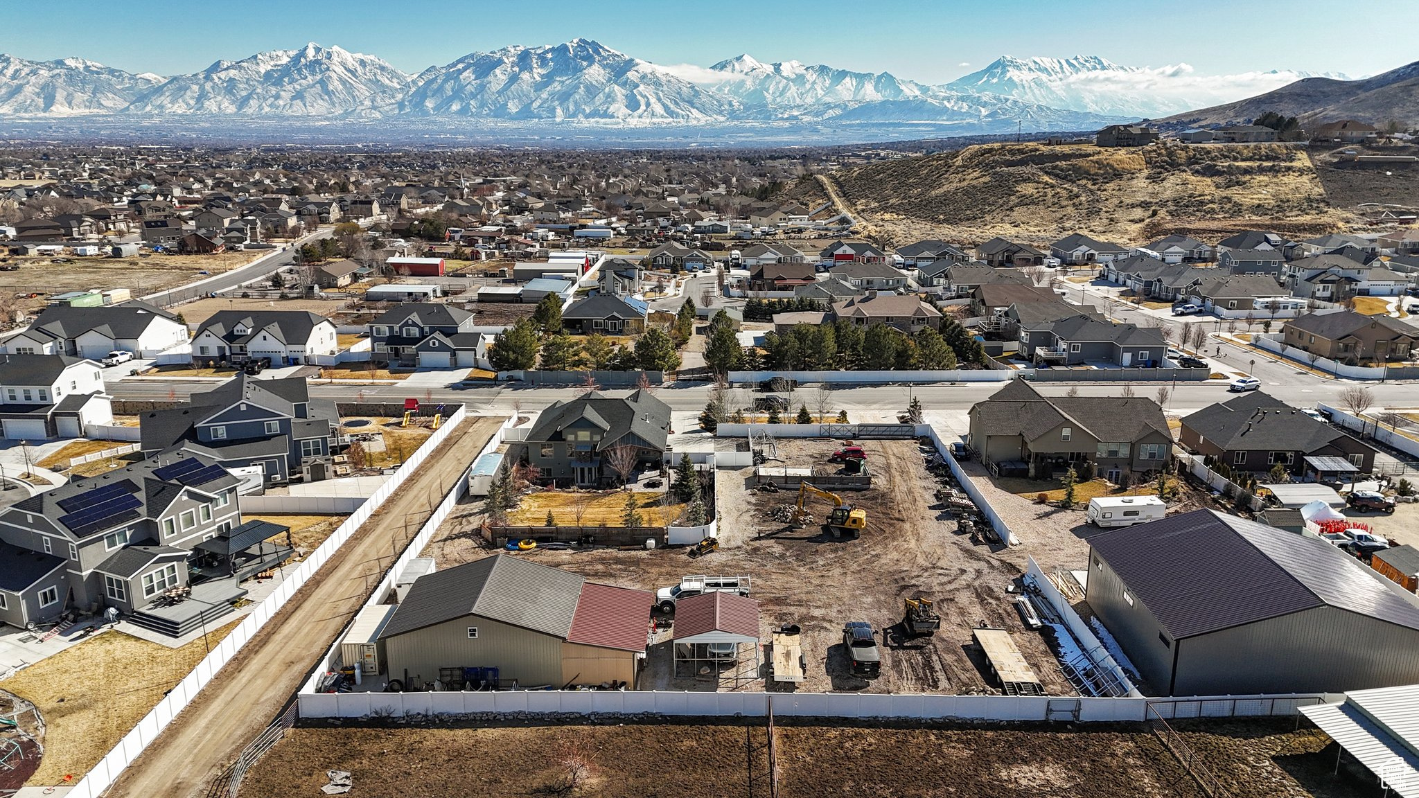 Bird's eye view featuring a mountain view and a residential view