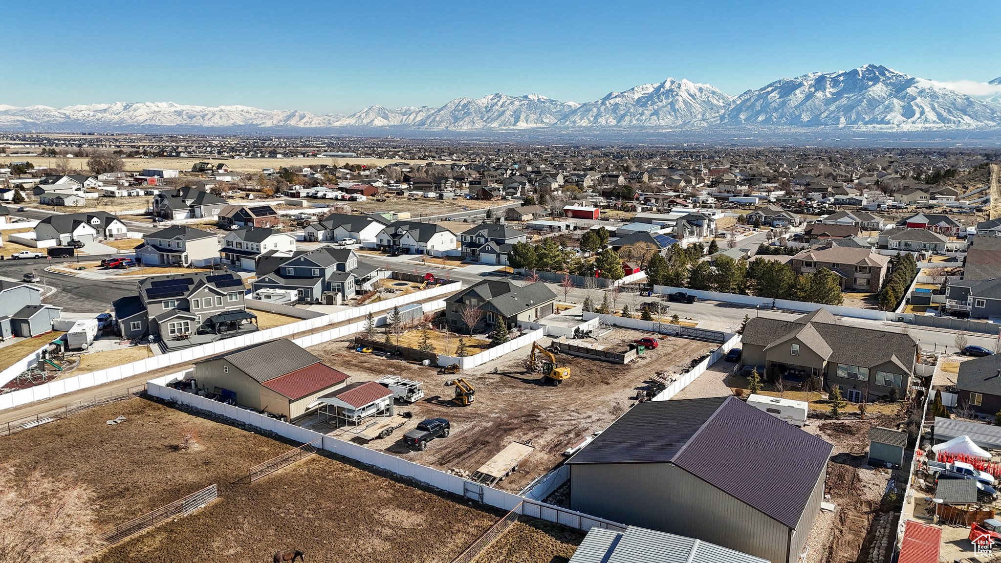 Aerial view with a residential view and a mountain view