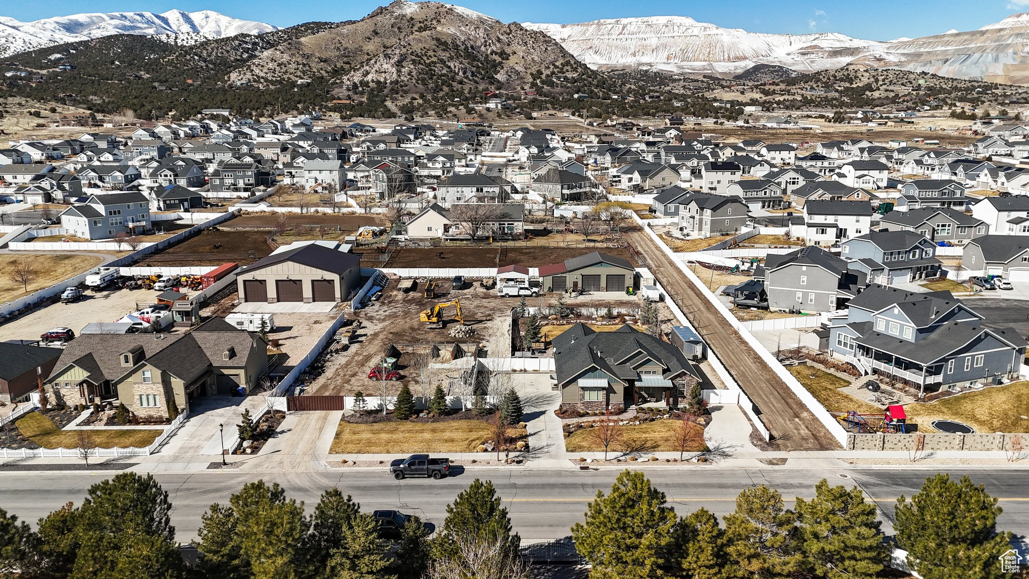 Bird's eye view featuring a residential view and a mountain view