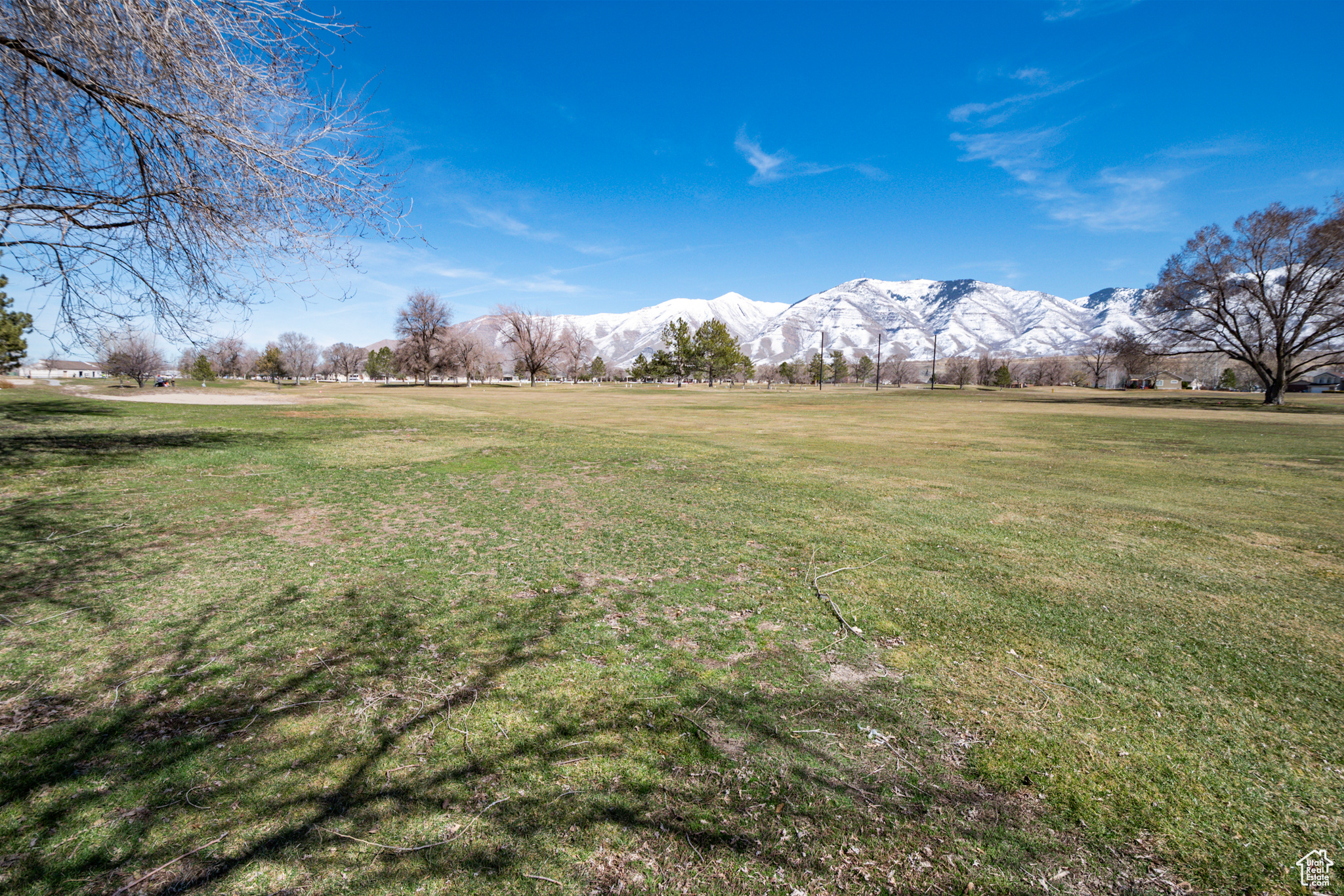 View of yard and golf course with a mountain view