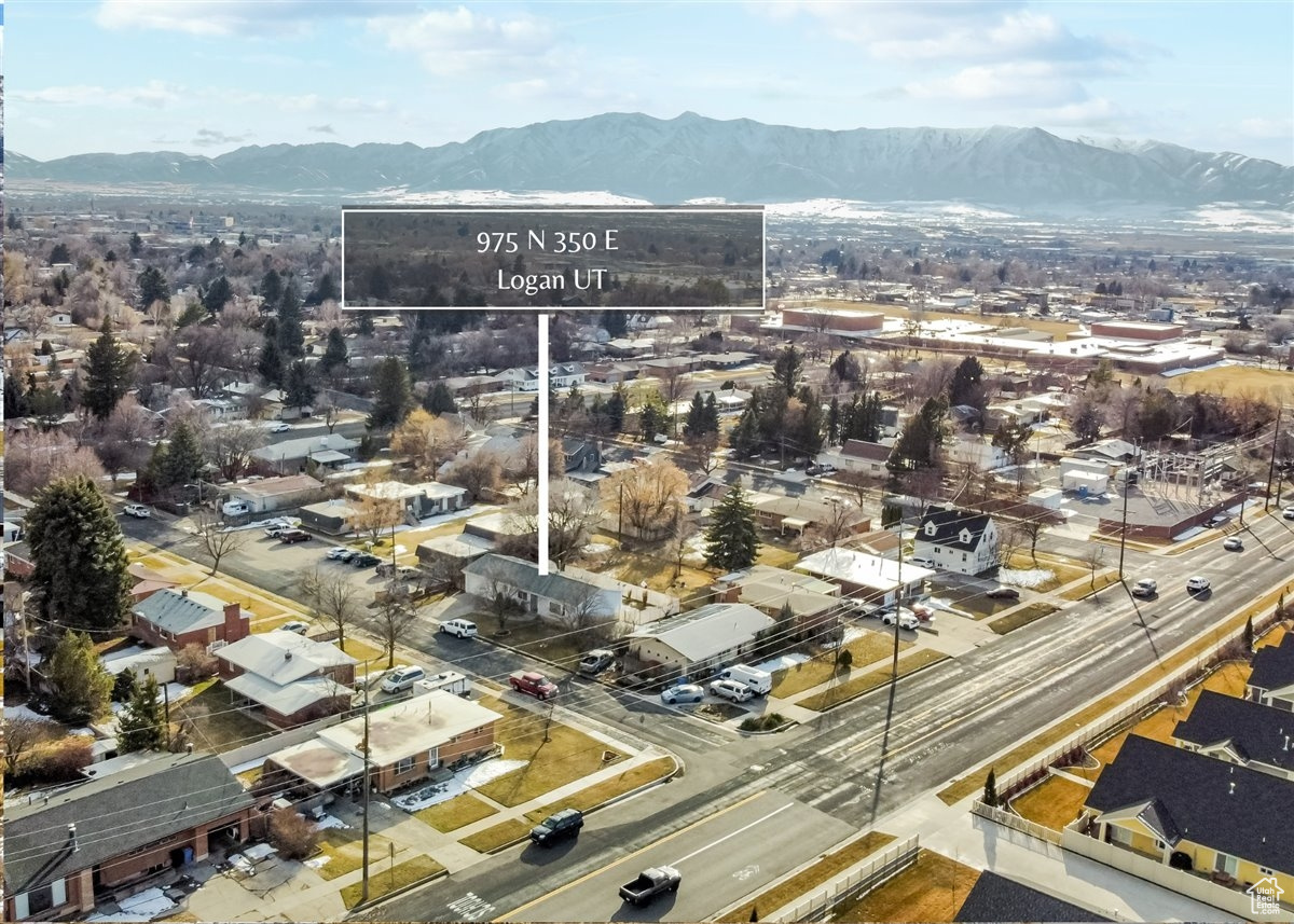 Aerial view with a mountain view