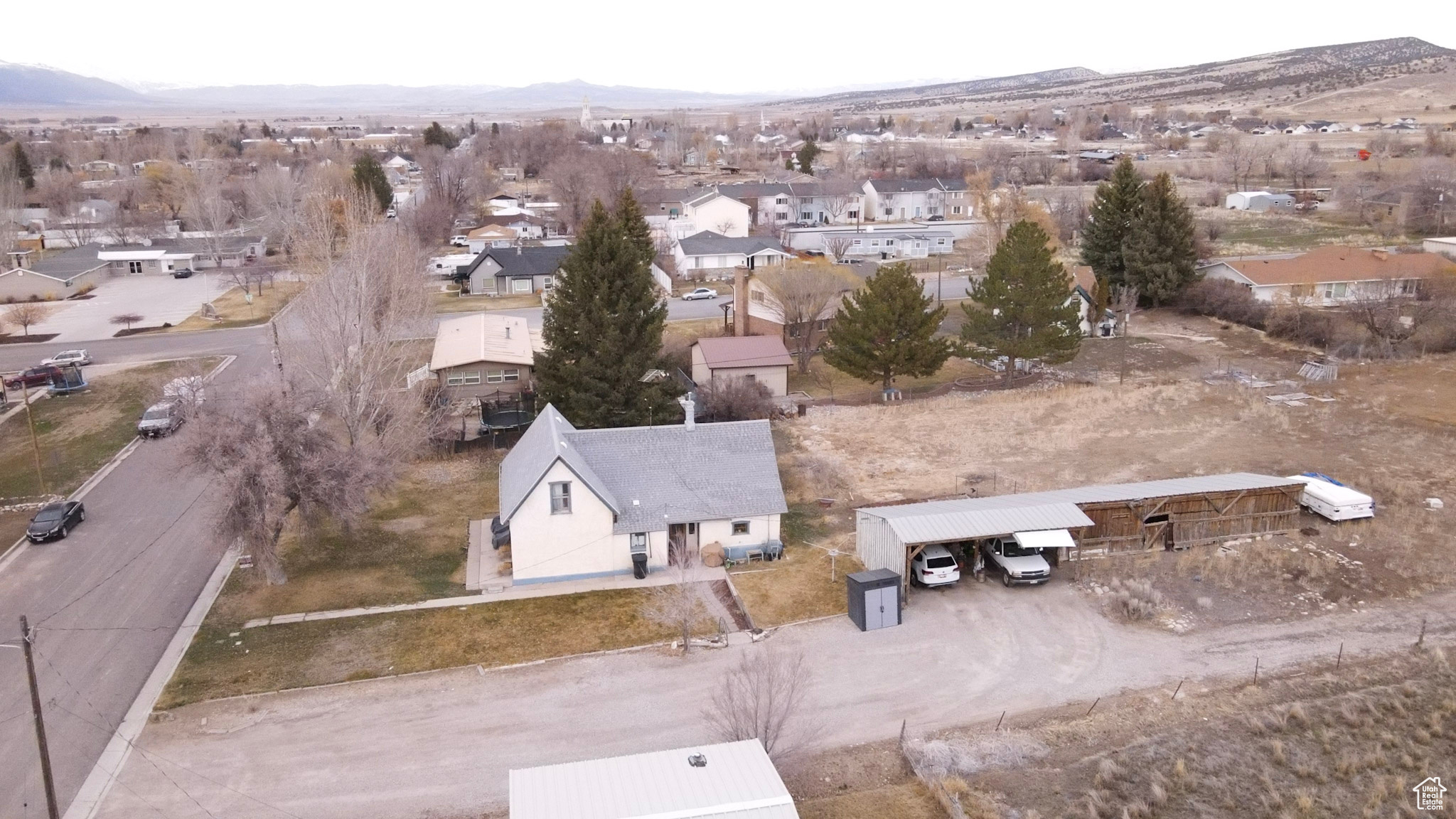 Bird's eye view with a residential view and a mountain view