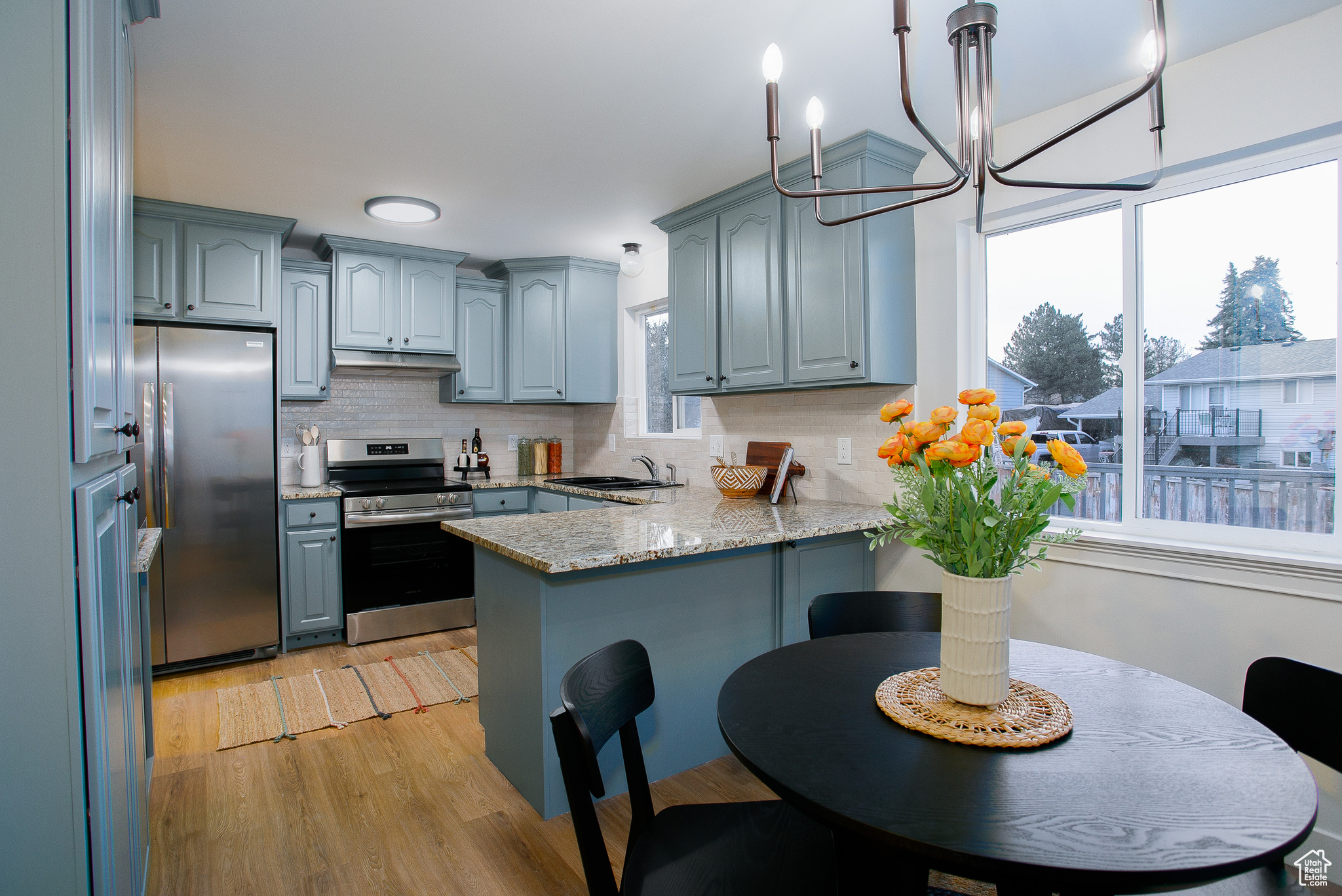 Great flow from kitchen to dining.