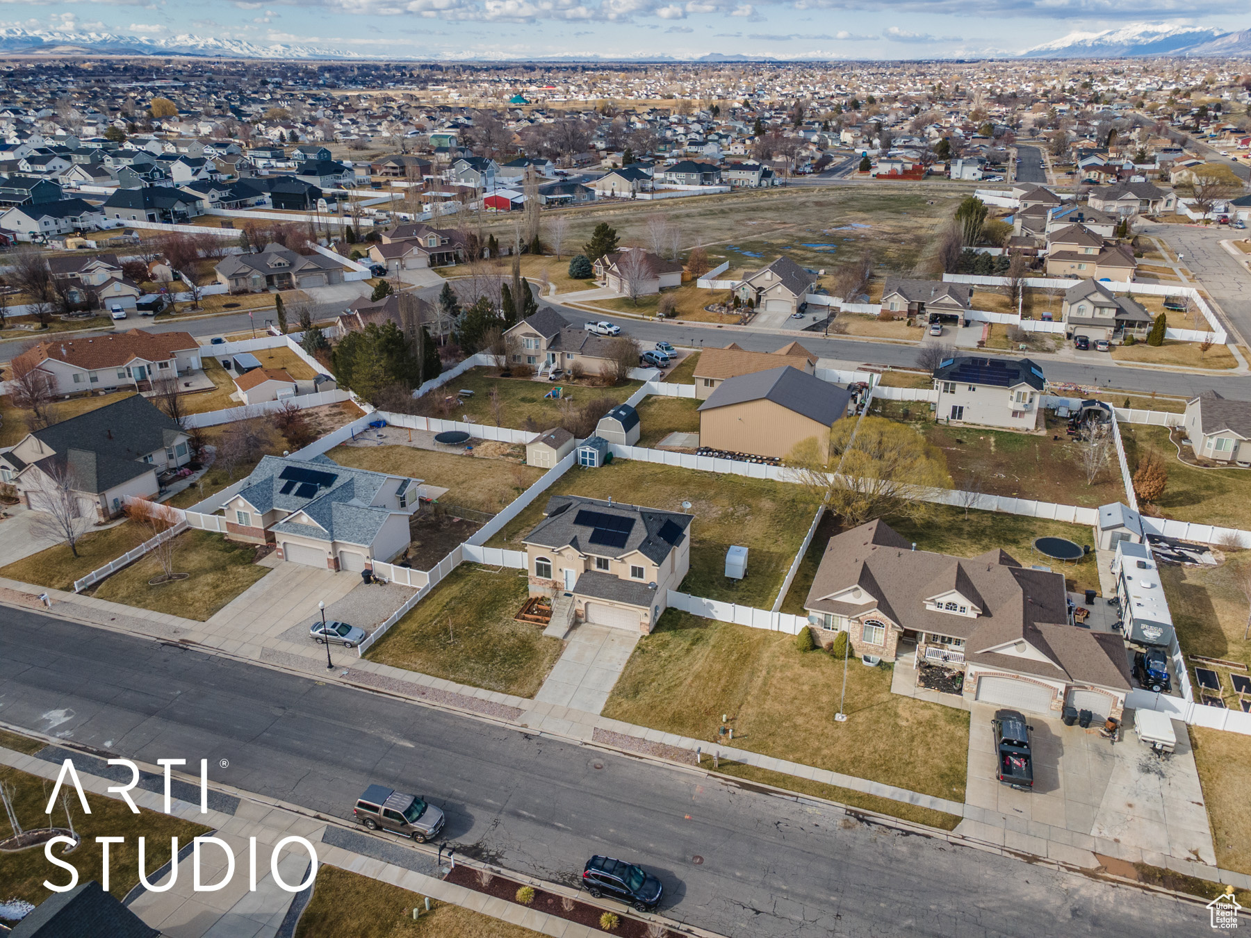 Aerial view featuring a residential view