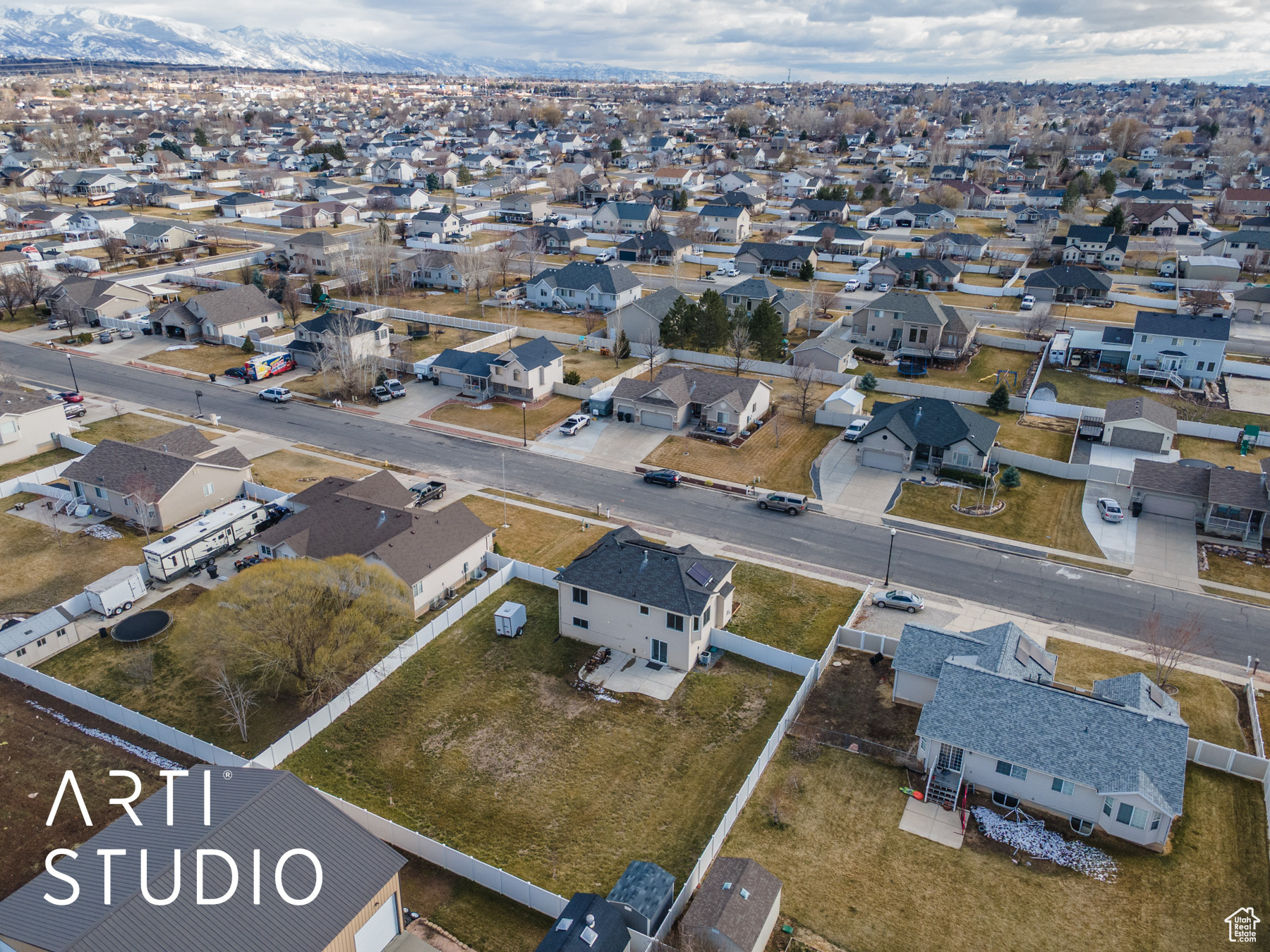 Bird's eye view with a residential view