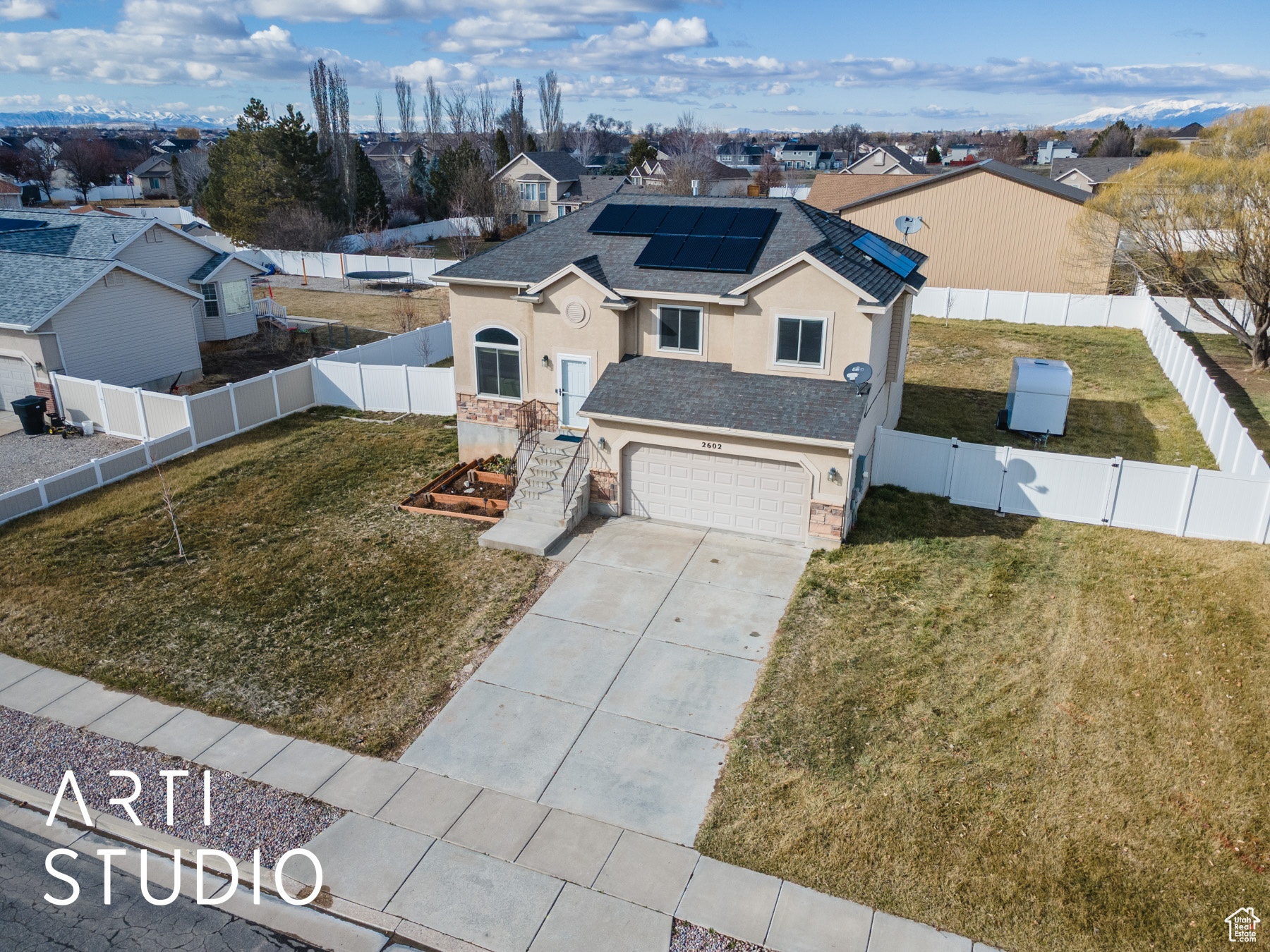 Bird's eye view with a residential view