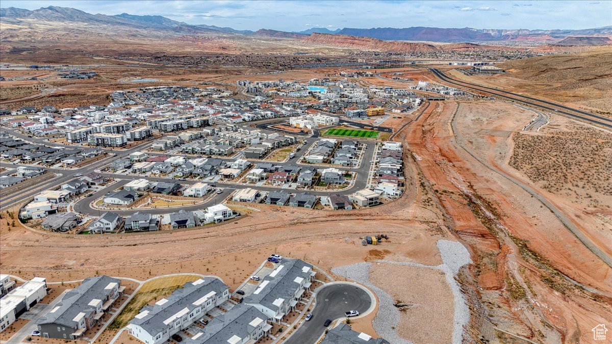 Birds eye view of property featuring a mountain view