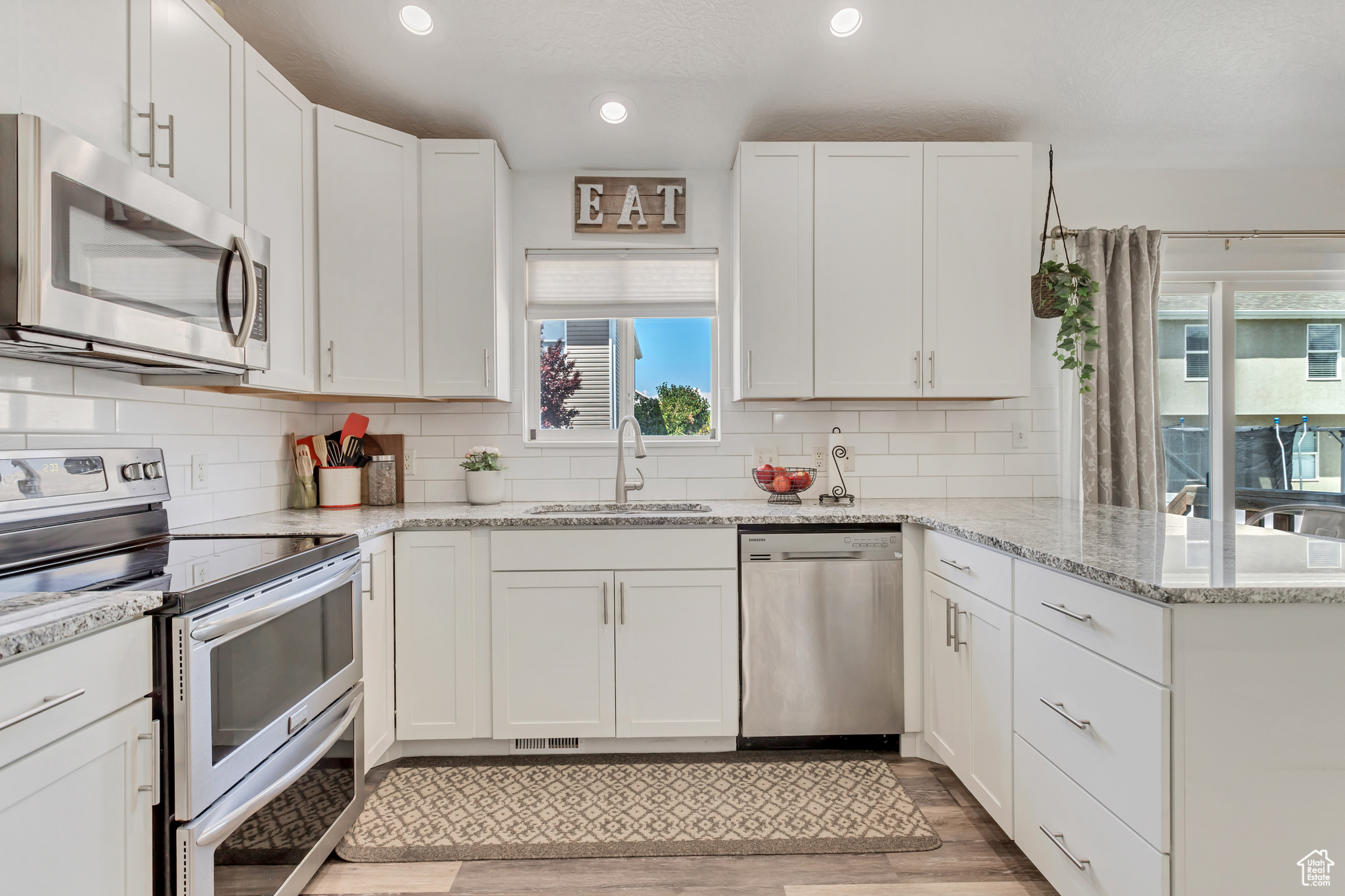 Granite countertop, double oven