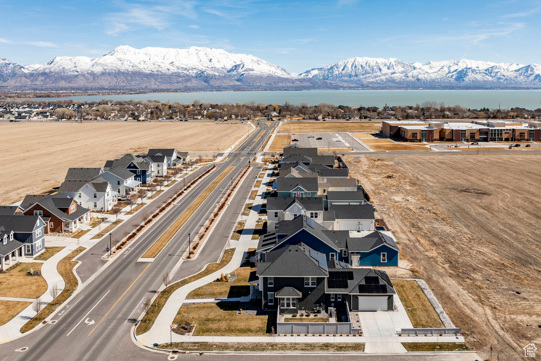 Birds eye view of property featuring a mountain view and a residential view