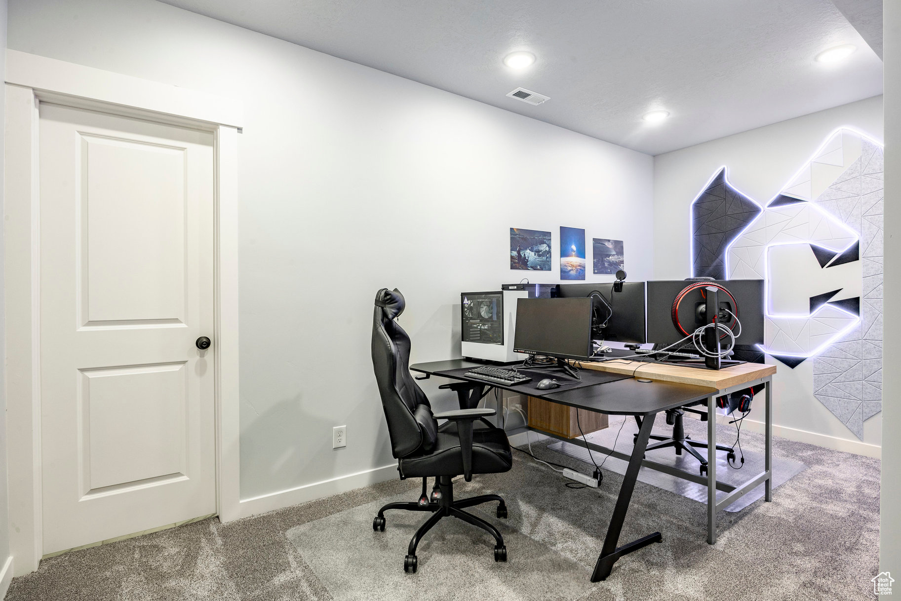 Office space featuring visible vents, baseboards, and carpet