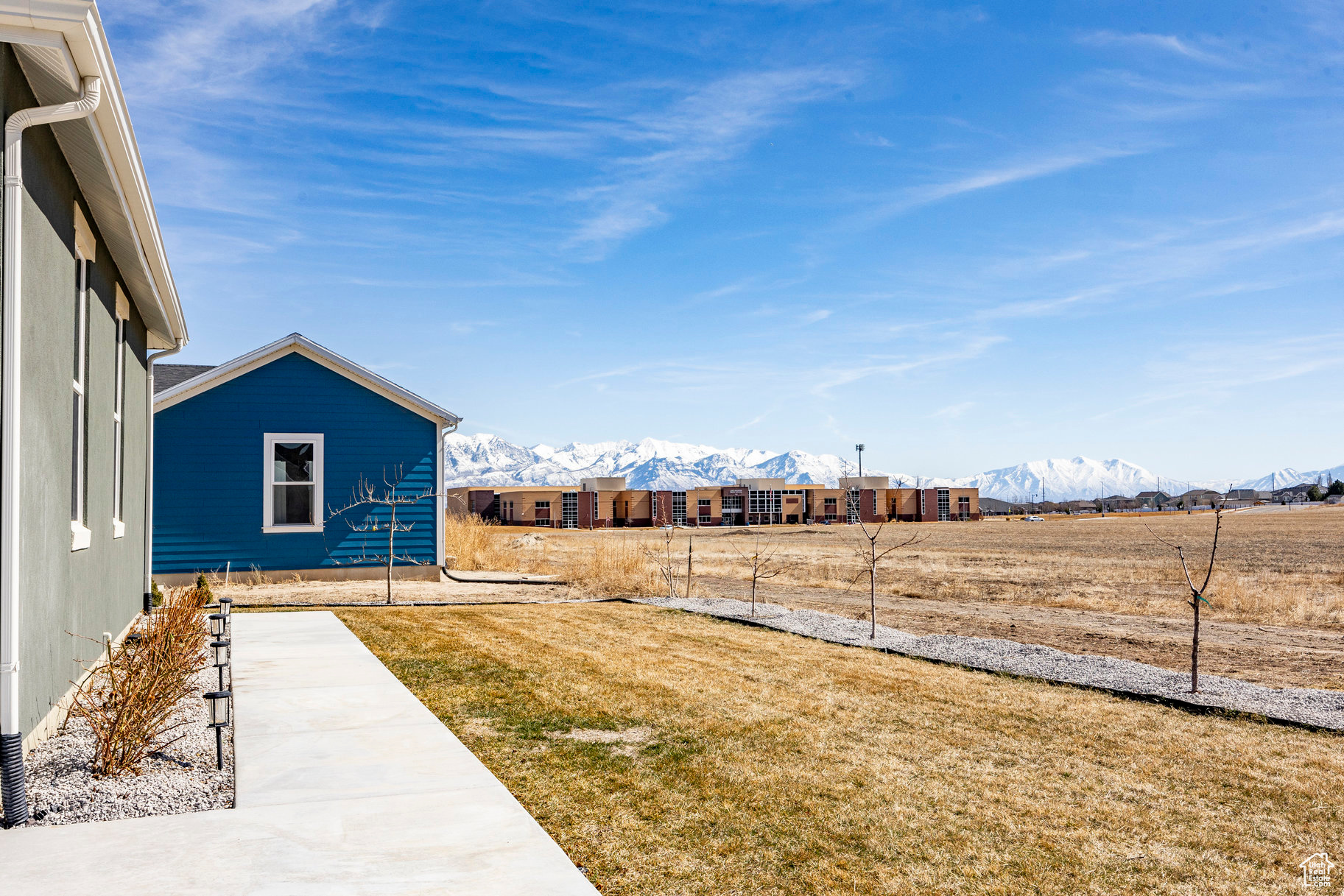 View of yard featuring a mountain view
