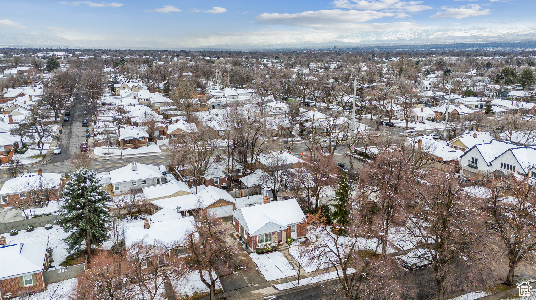 Snowy aerial view featuring a residential view