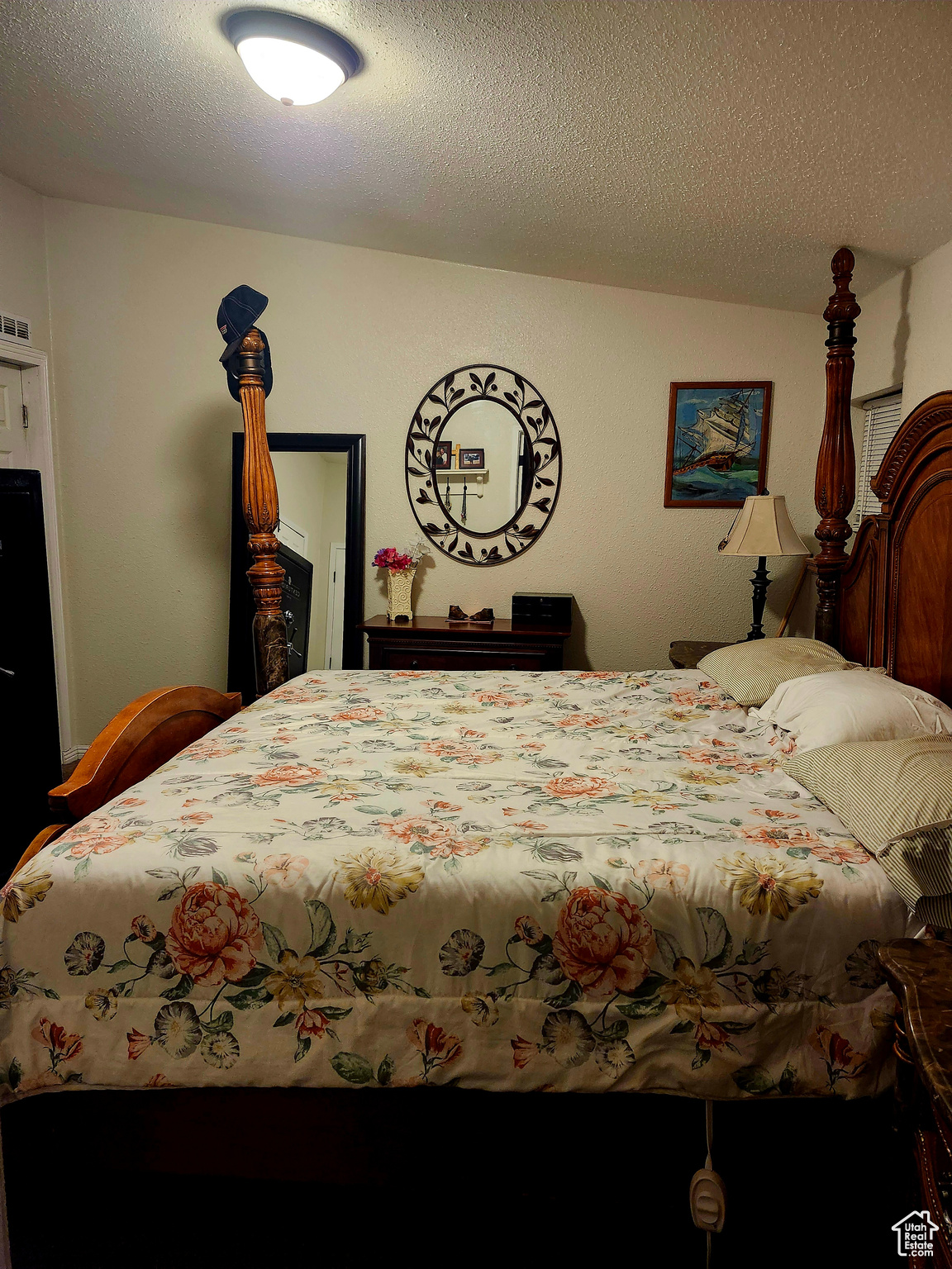 Bedroom featuring a textured ceiling