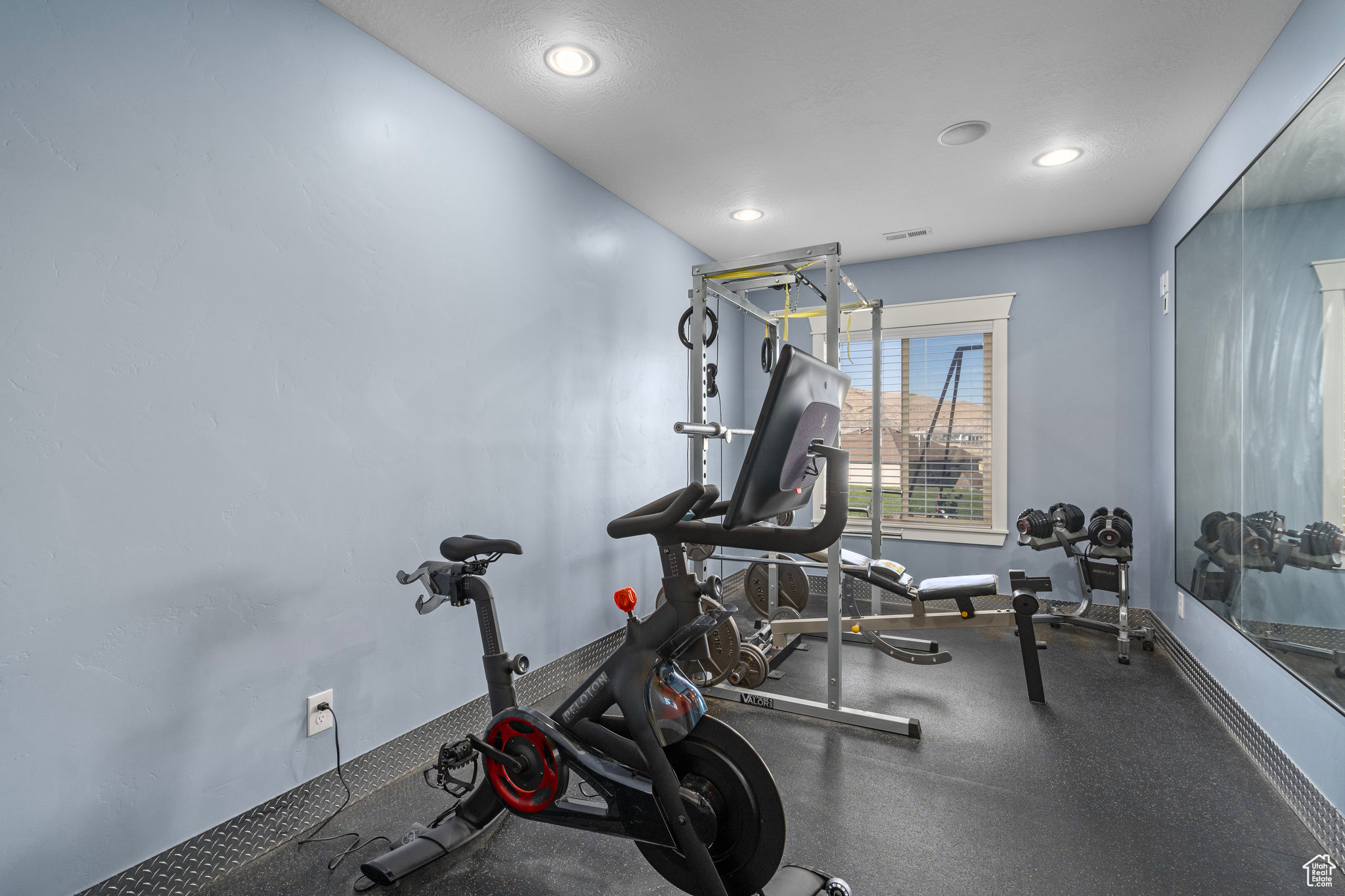 Workout room with recessed lighting and baseboards