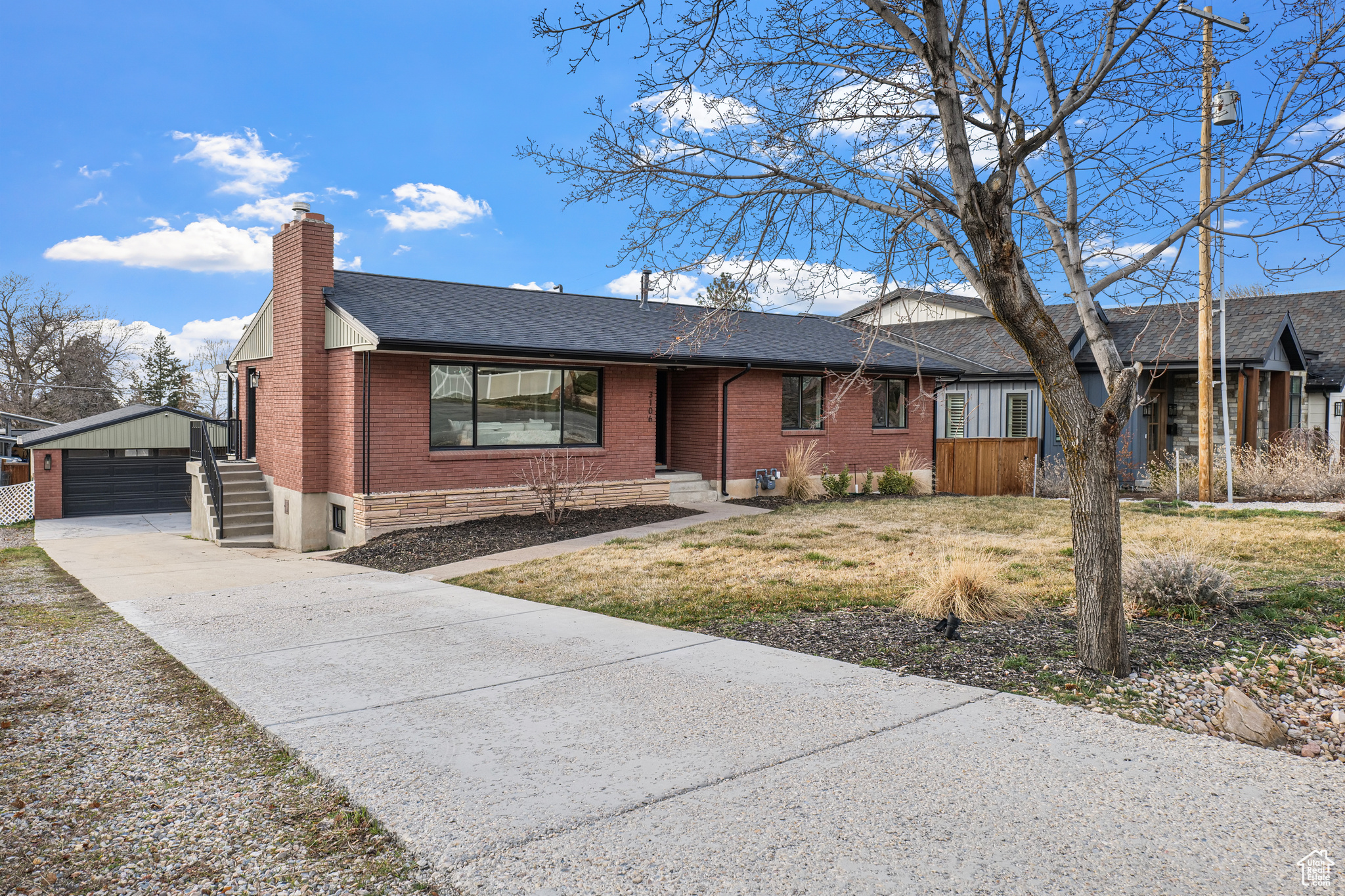 Detached large 2 car garage