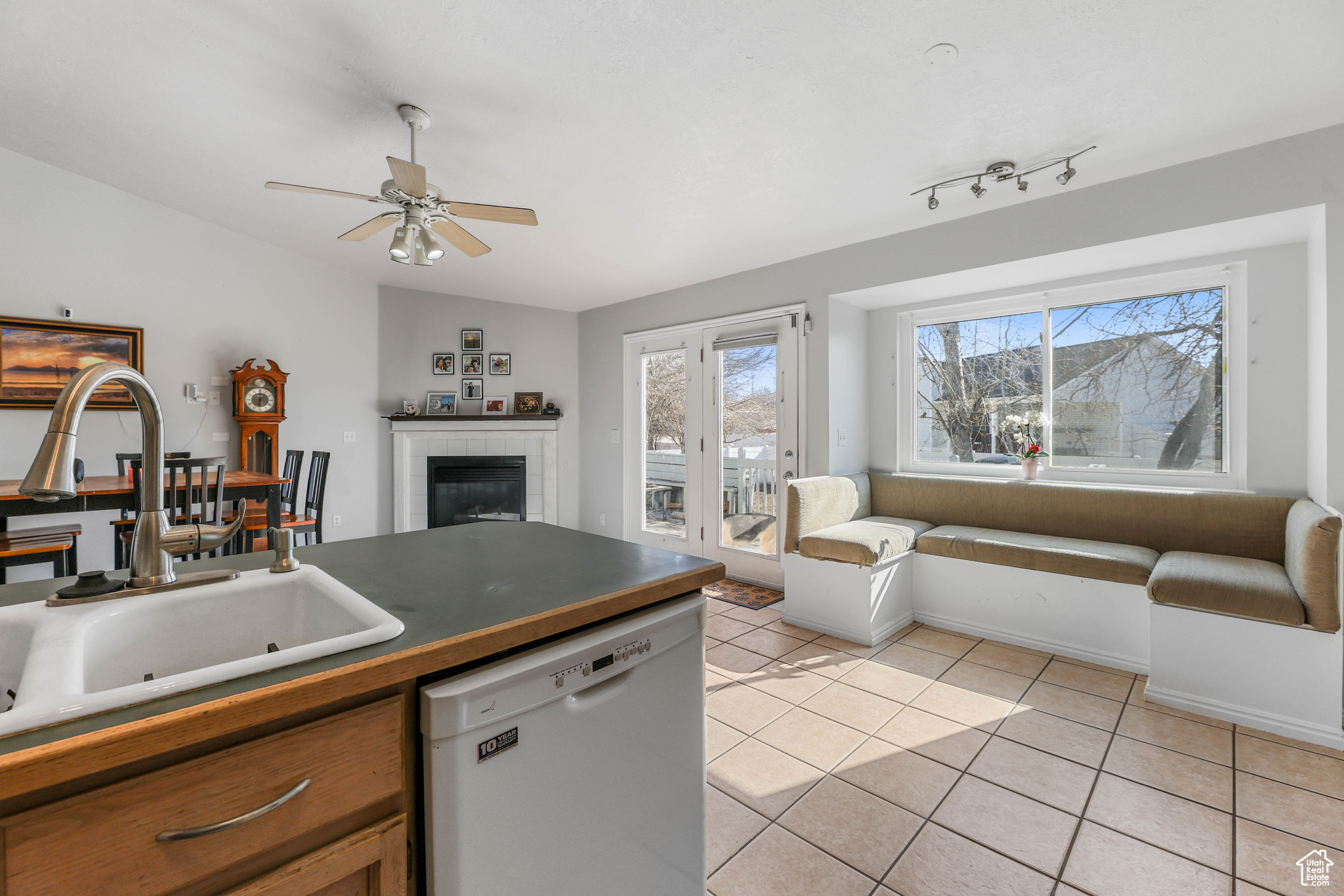 So much space for everyone to gather around the kitchen!