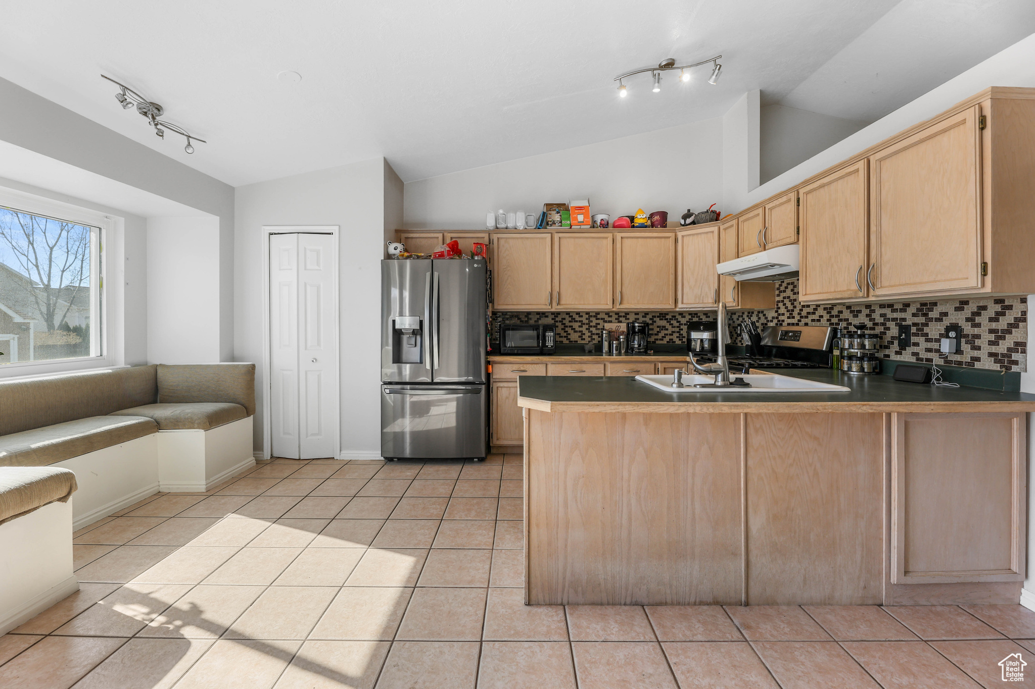 Large eat in kitchen with great bay window