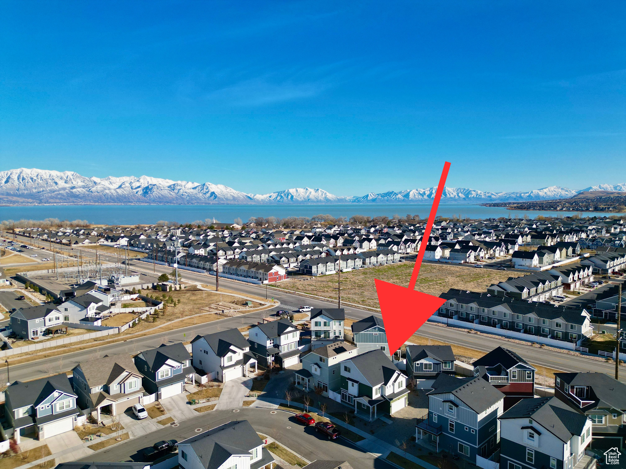 Aerial view featuring a mountain view and a residential view