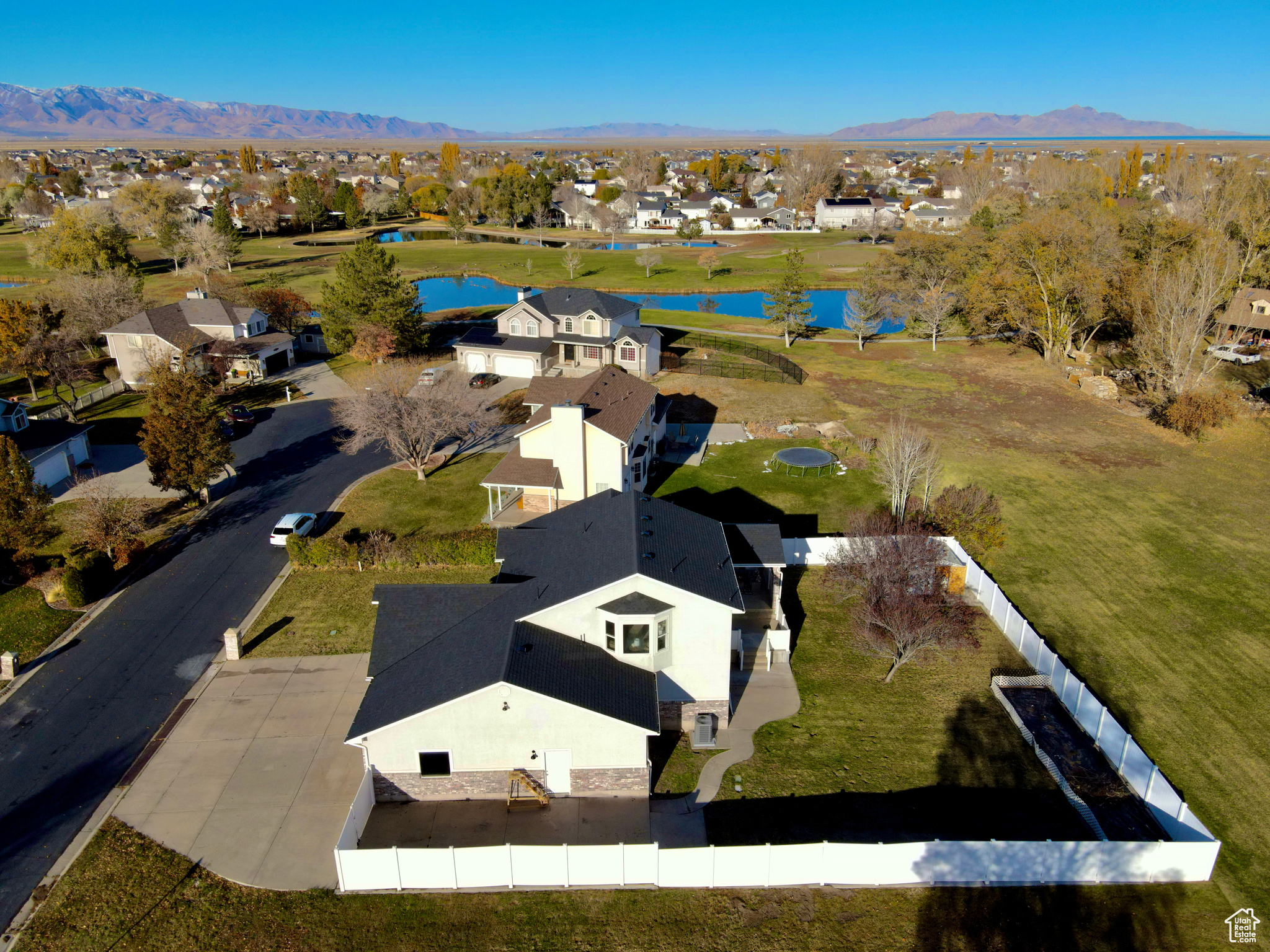 Bird's eye view with a residential view and a water and mountain view