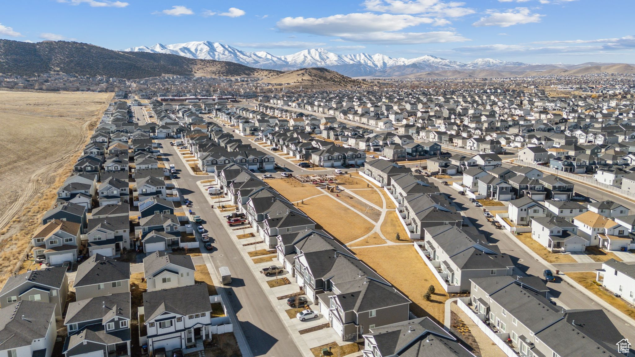Birds eye view of property featuring a residential view and a mountain view
