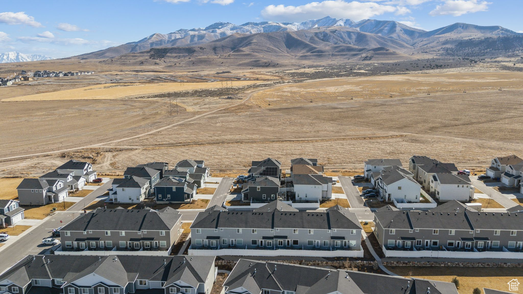 Bird's eye view featuring a mountain view and a residential view