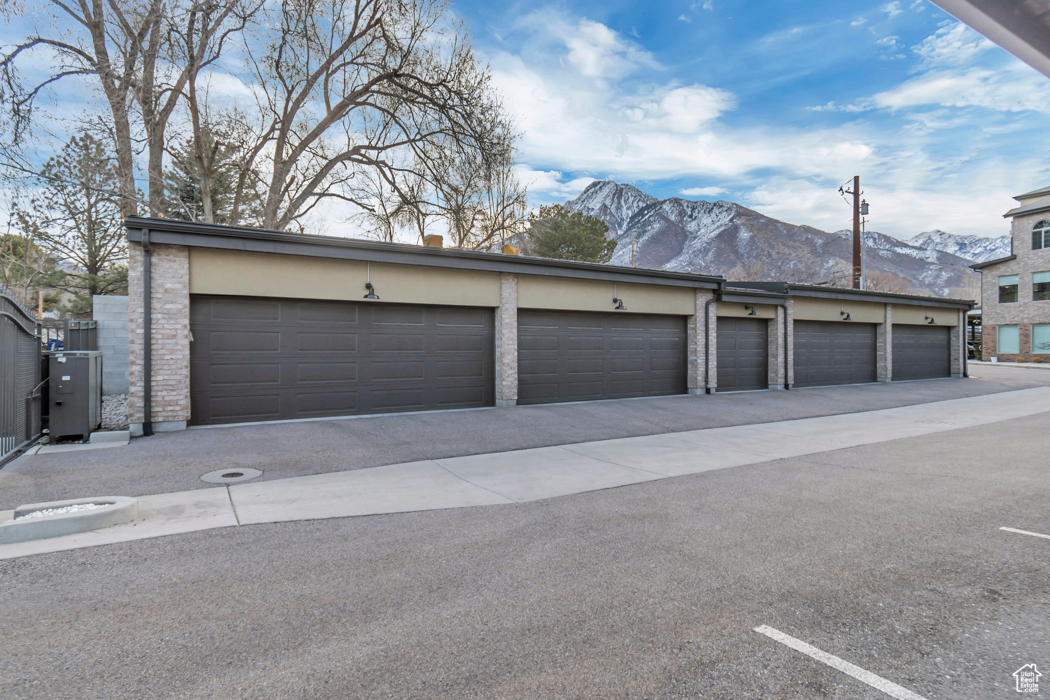 Garage featuring a mountain view