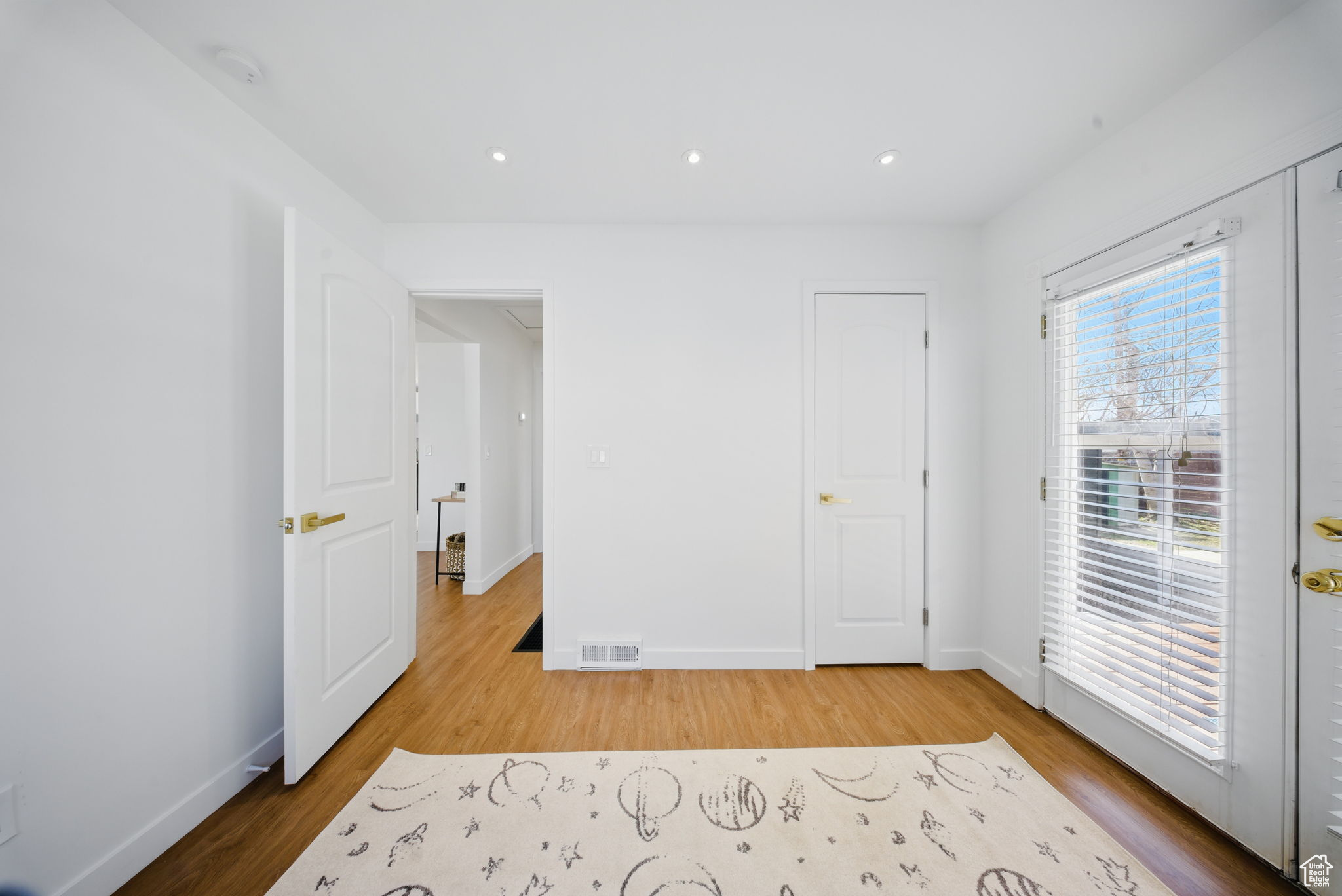 Bedroom featuring recessed lighting, baseboards, visible vents, and light wood-type flooring